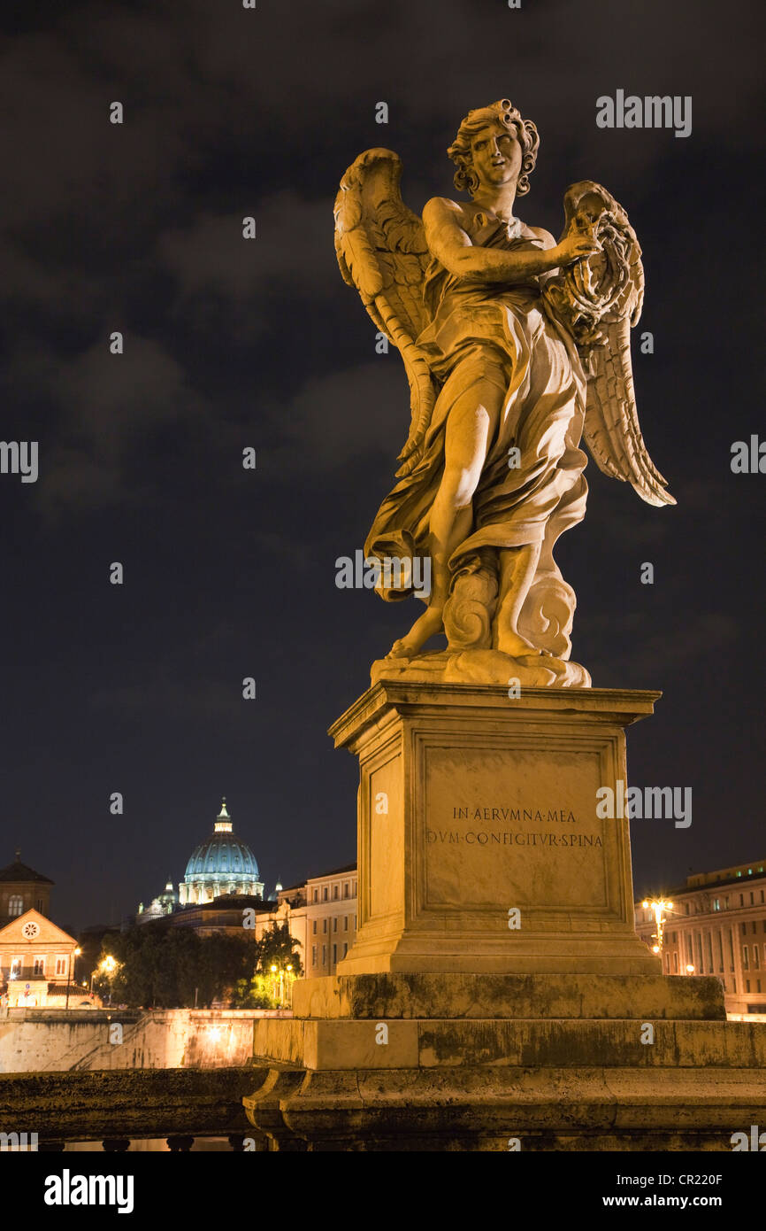 Nachts beleuchtet Castel SantAngelo Stockfoto