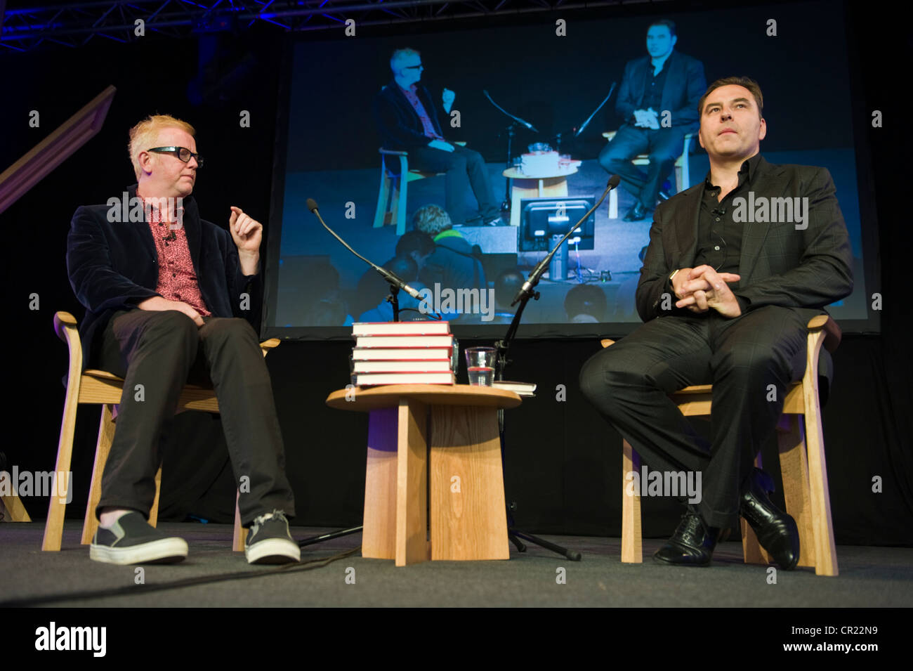 David Walliams Schauspieler, Komiker und Autor im Gespräch mit Chris Evans in The Telegraph Hay Festival Hay-on-Wye, Powys, Wales, UK Stockfoto