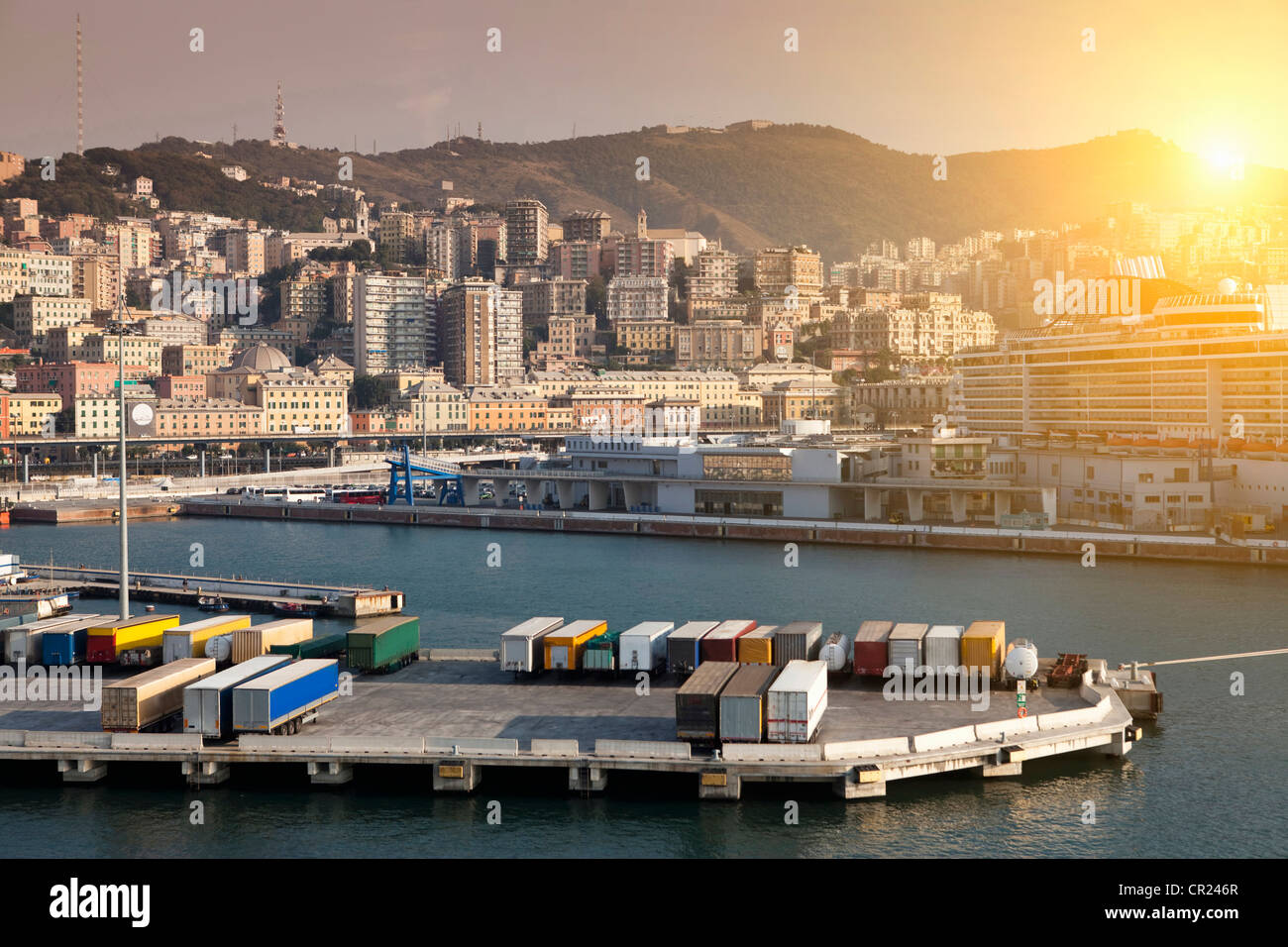 See-Container auf städtischen pier Stockfoto