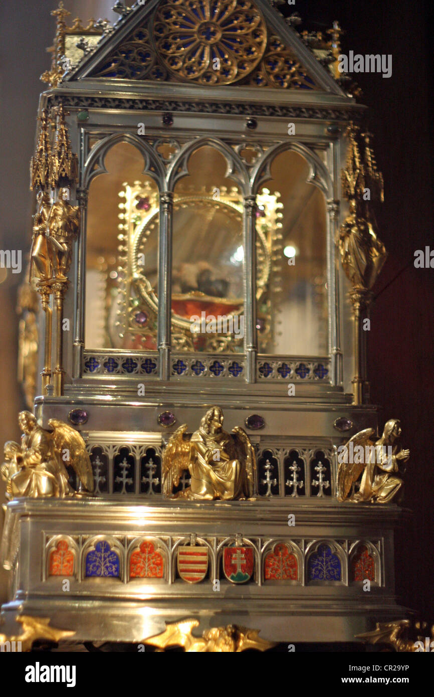 Des Königs Rechte Hand von Stephen von Ungarn, bekannt als die Heilige Rechte bleibt als Reliquie in St. Stephens Basilika in Budapest Stockfoto