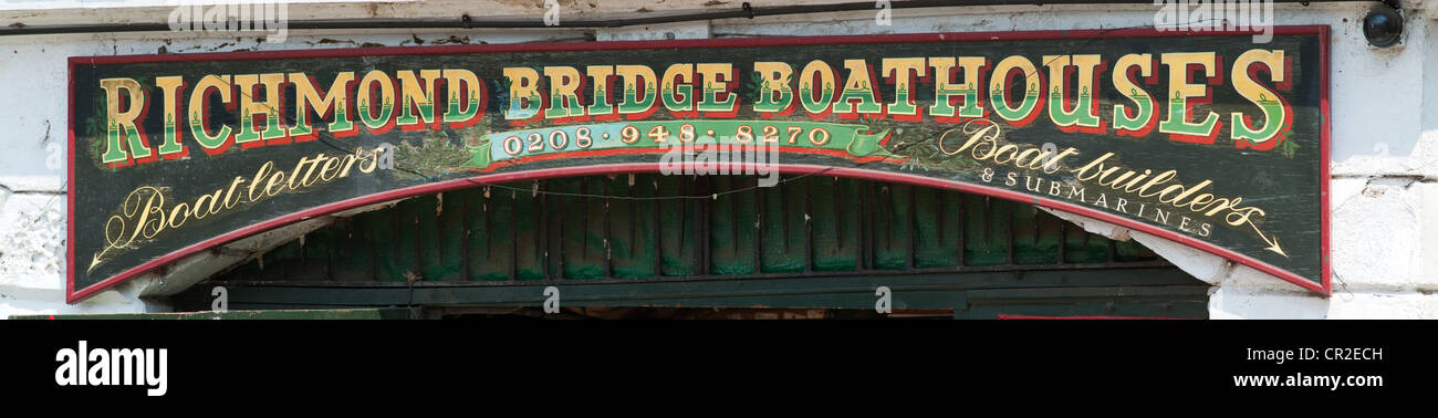Traditionelle handgemalte Schild am Bootsbauer Schuppen, Richmond upon Thames, Süd-west-London Stockfoto