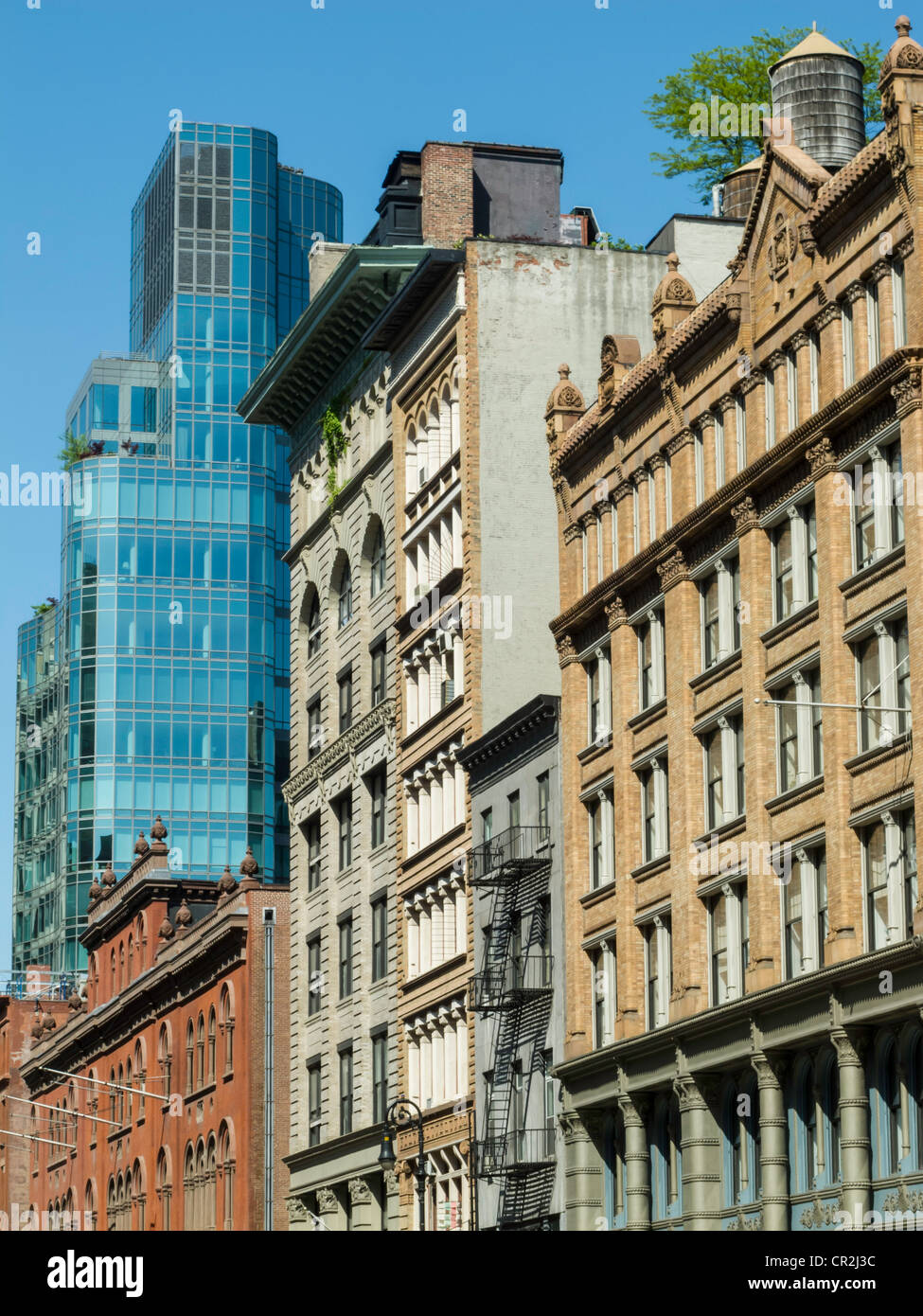 Eigentumswohnung-Turm, Fassaden von Gebäuden Lafayette St. Astor Place und Cooper Square, New York Stockfoto