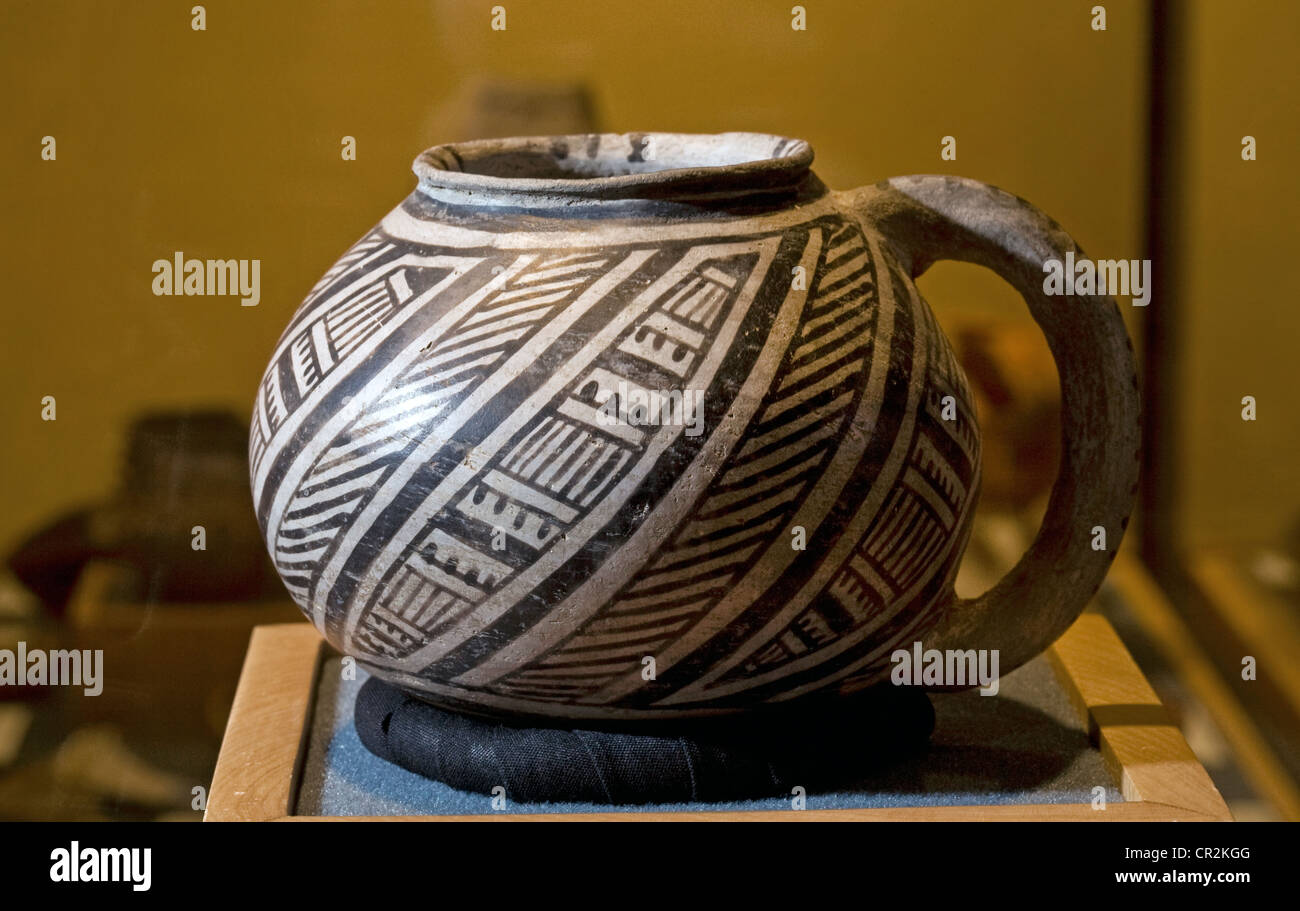 Einen alten Anasazi-Cup, wahrscheinlich in oder rund um Chaco Canyon in New Mexico gemacht. Stockfoto