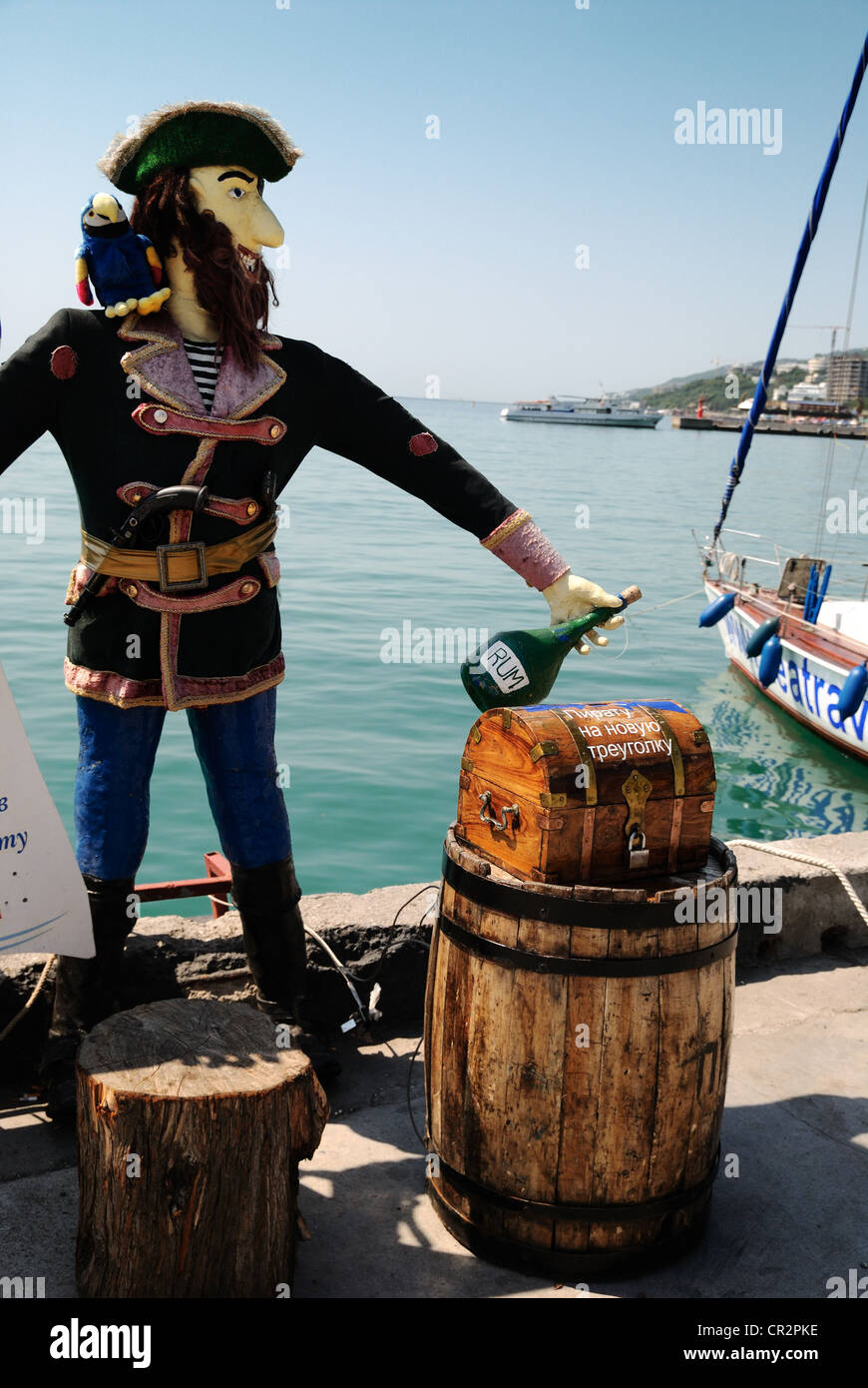 Eine Piraten-Statue auf der Böschung, Jalta, Krim, Ukraine Stockfoto