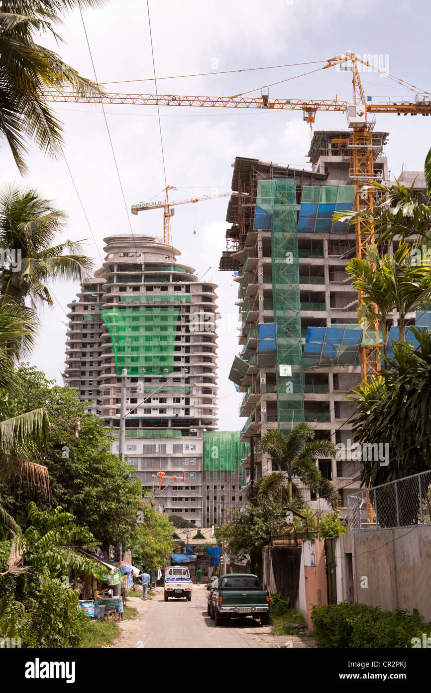 Baustellen, das Gebäude auf der linken Seite ist Teil der Asiatown es Park. Cebu City, Cebu, Visayas, Philippinen. Stockfoto