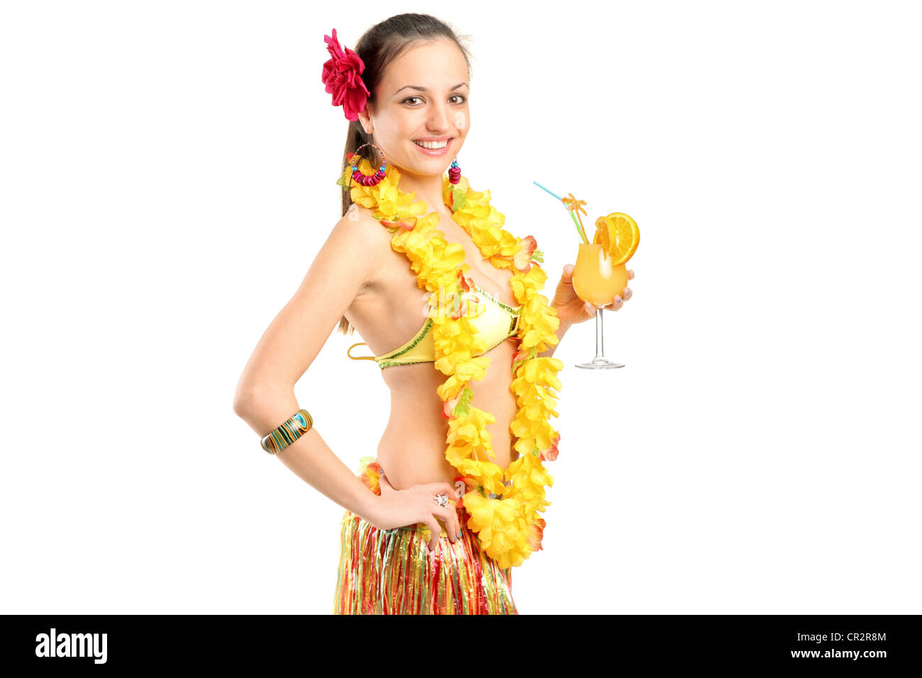 Eine Frau, gekleidet in ein hawaiian Kostüm holding cocktail isolierten auf weißen Hintergrund Stockfoto