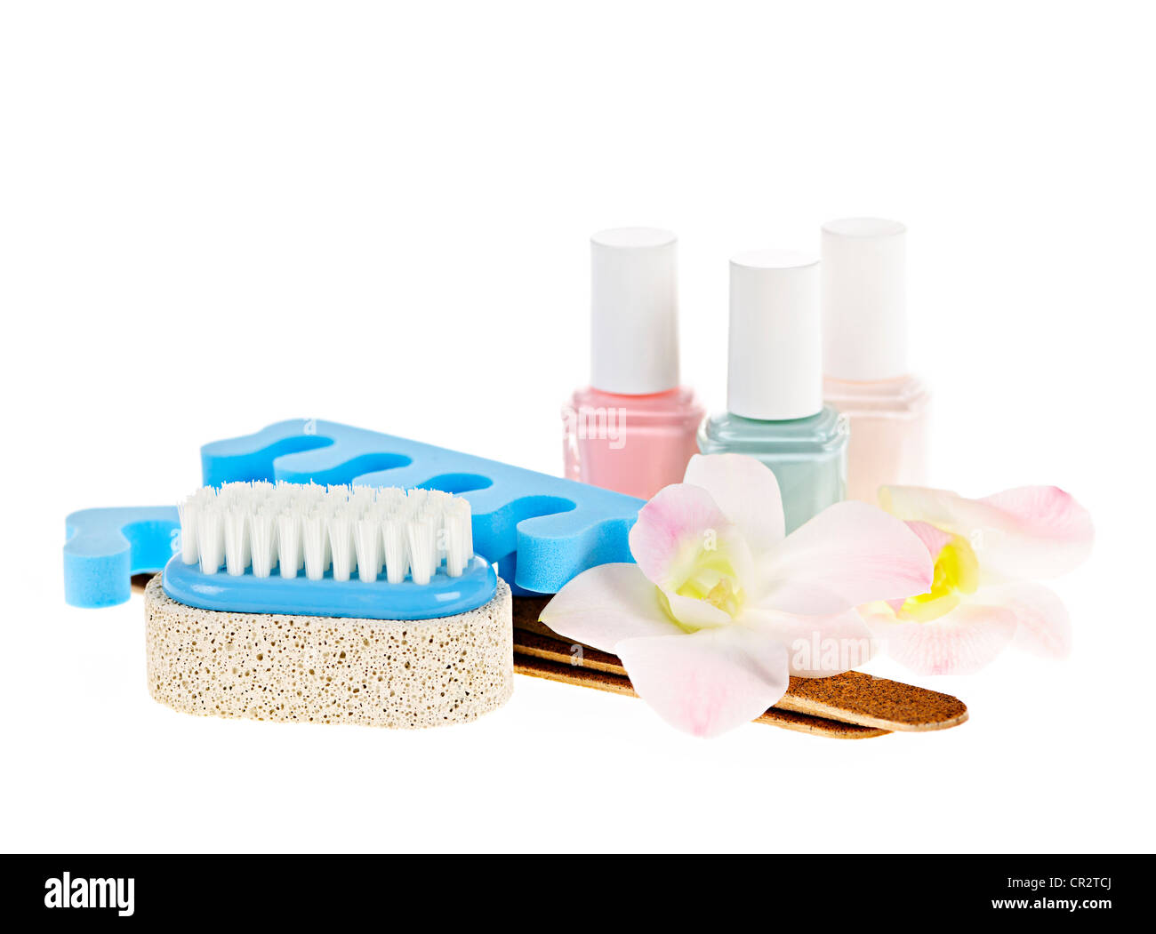 Pediküre Zubehör mit Nagellack auf weißem Hintergrund Stockfoto