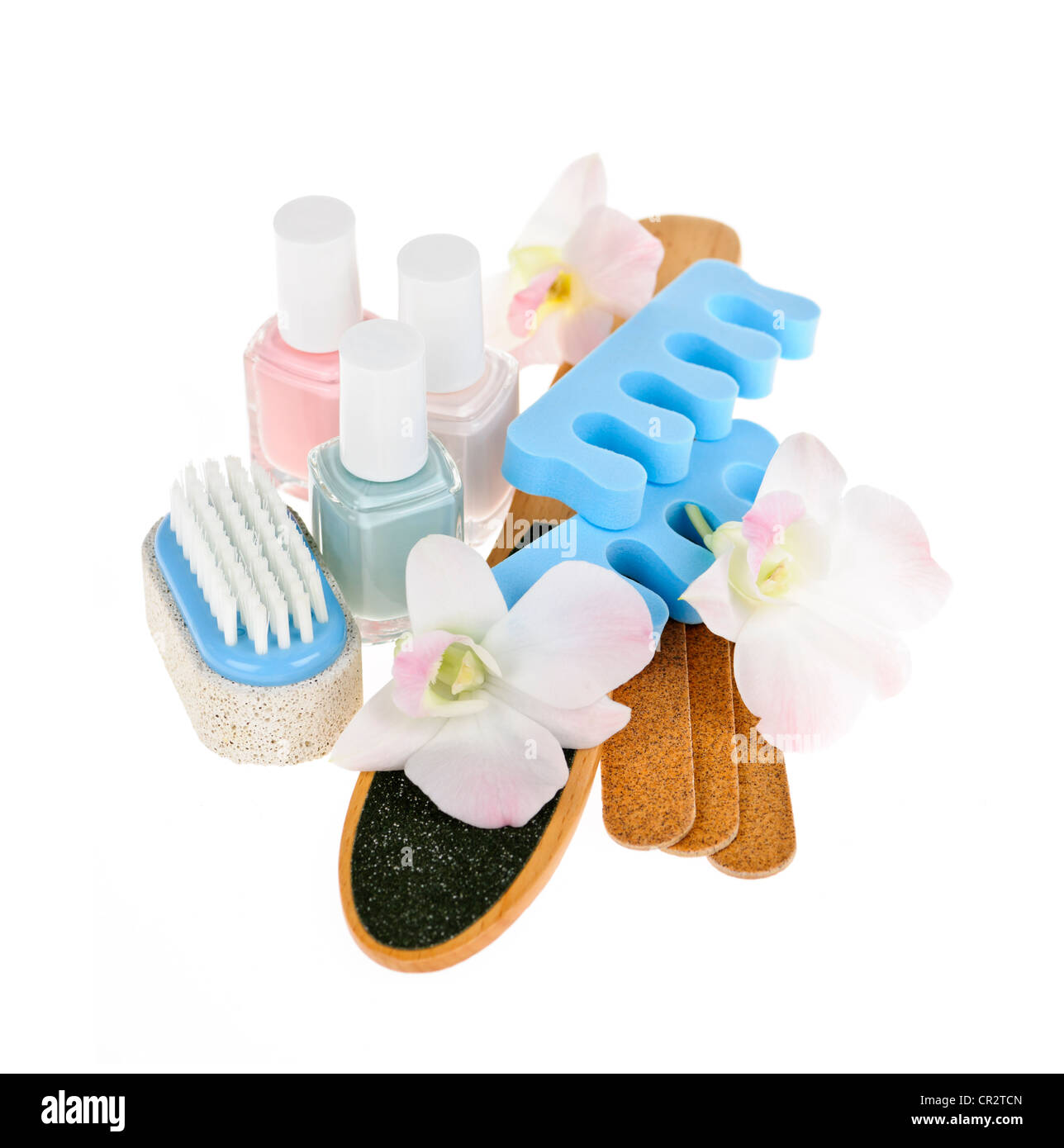 Pediküre Zubehör mit Nagellack auf weißem Hintergrund Stockfoto