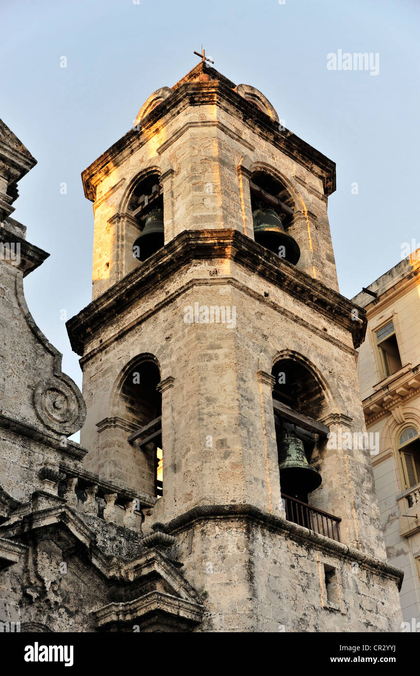 Glockenturm der Catedral De La Habana, Havana Kathedrale, Baubeginn im Jahre 1748, Barockfassade, Plaza De La Catedral, Havanna Stockfoto