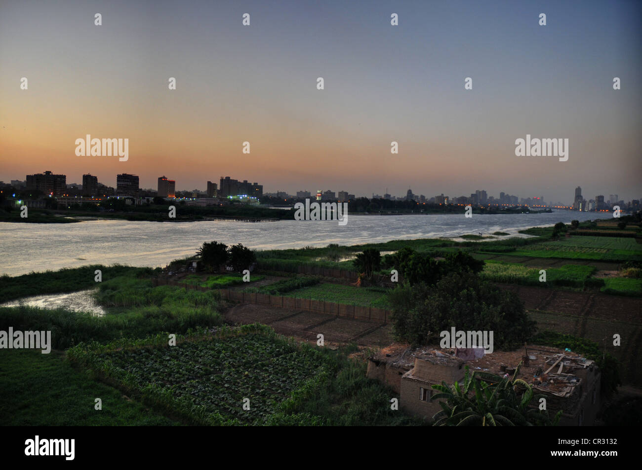 Eine zentrale Kairo panorama Blick nach Westen und Norden über den Nil bei Sonnenuntergang. Stockfoto