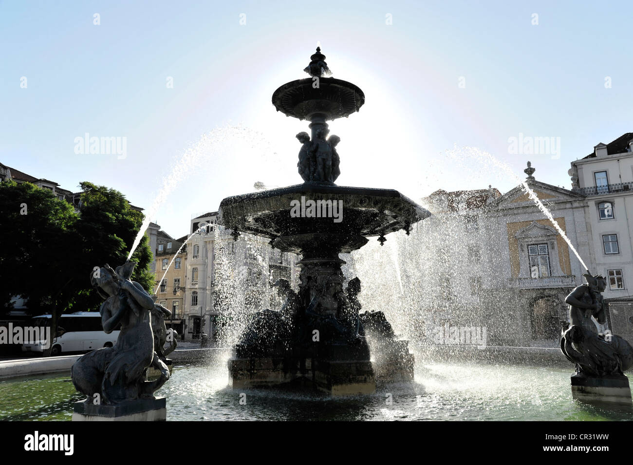 Brunnen Sie mit Skulpturen, Rossio-Platz Praça de Dom Pedro IV, historisches Viertel von Lissabon, Lisboa, Portugal, Europa Stockfoto