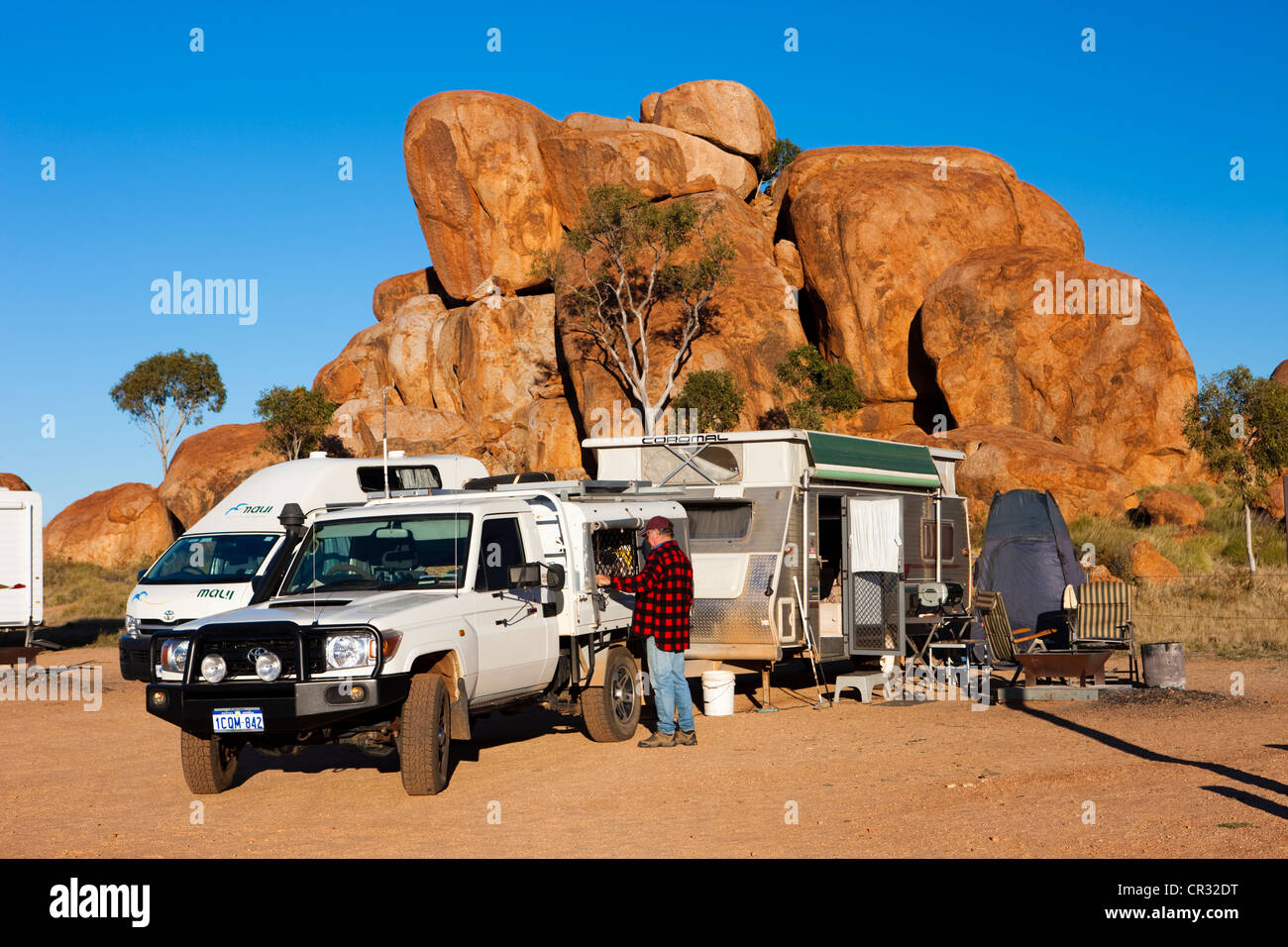 Wohnwagen auf einem Campingplatz, Devils Marbles, Northern Territory, Australien Stockfoto