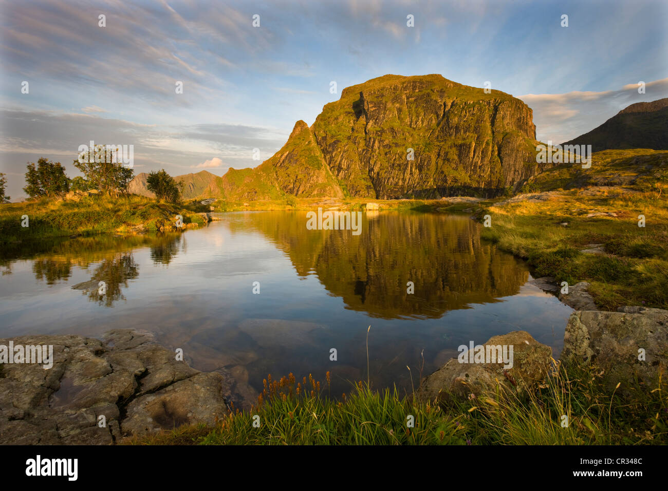 See in der Nähe von A, Vestvagoya Insel, westlichen Ende der Lofoten Inseln, Norwegen, Skandinavien, Europa Stockfoto