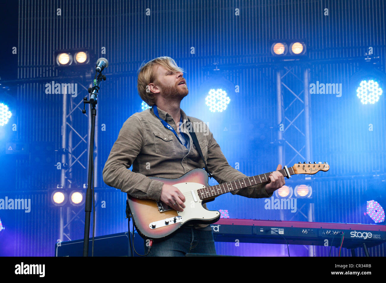 Gitarrist mit Benjamin Francis Leftwich Evolution Festival 2012 in Spillers Wharf in Newcastle Upon Tyne 3. Juni 2012 Stockfoto