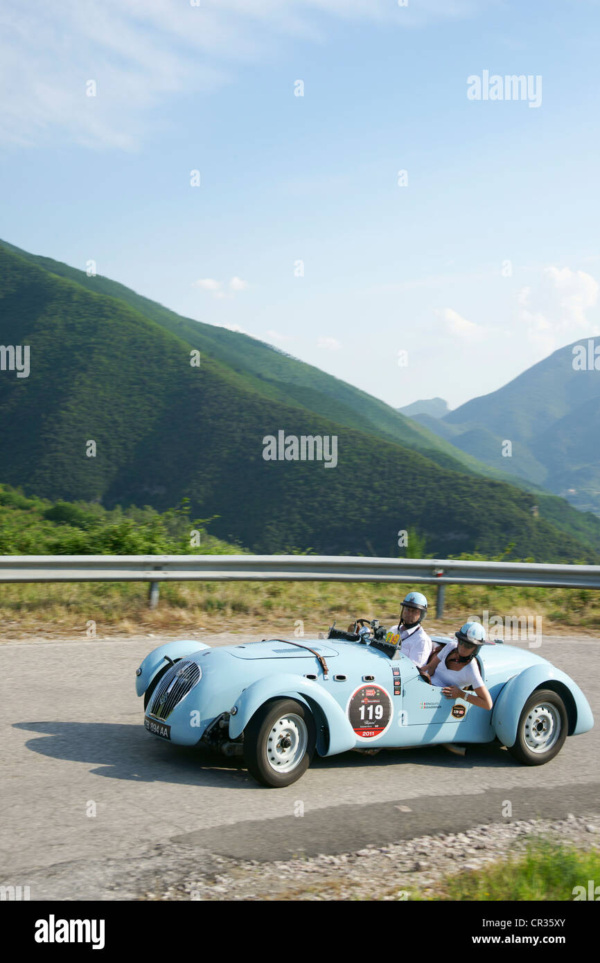 Healey Silverstone, 1949, Christian Roncolato, Sabine Rinneberger, Startnummer 119, Bergrennen, Oldtimer-Rennen Mille Miglia oder Stockfoto