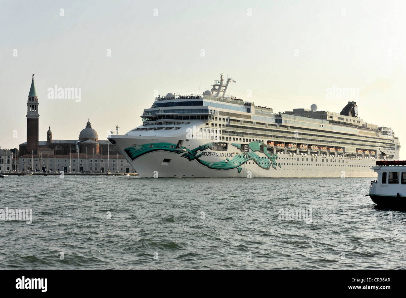 Kreuzfahrtschiff, Norwegian Jade, Baujahr 2006, 295m, 2394 Passagiere, Venedig, Veneto, Italien, Europa Stockfoto