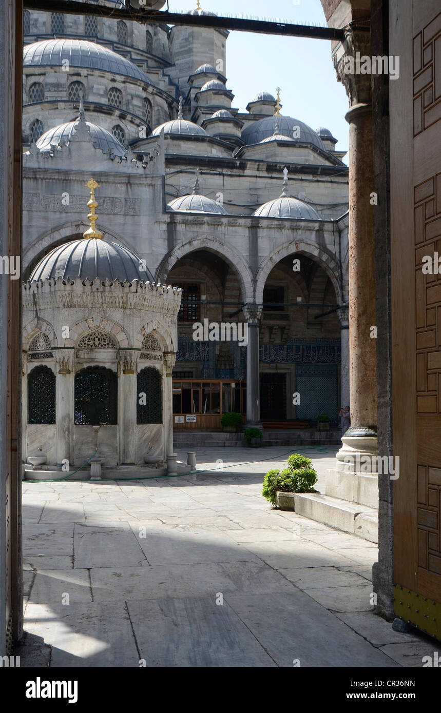 Eingang, Rustem Pasa Camii, Rustem Pasha Moschee, alte Stadt, Istanbul, Türkei, Europa Stockfoto