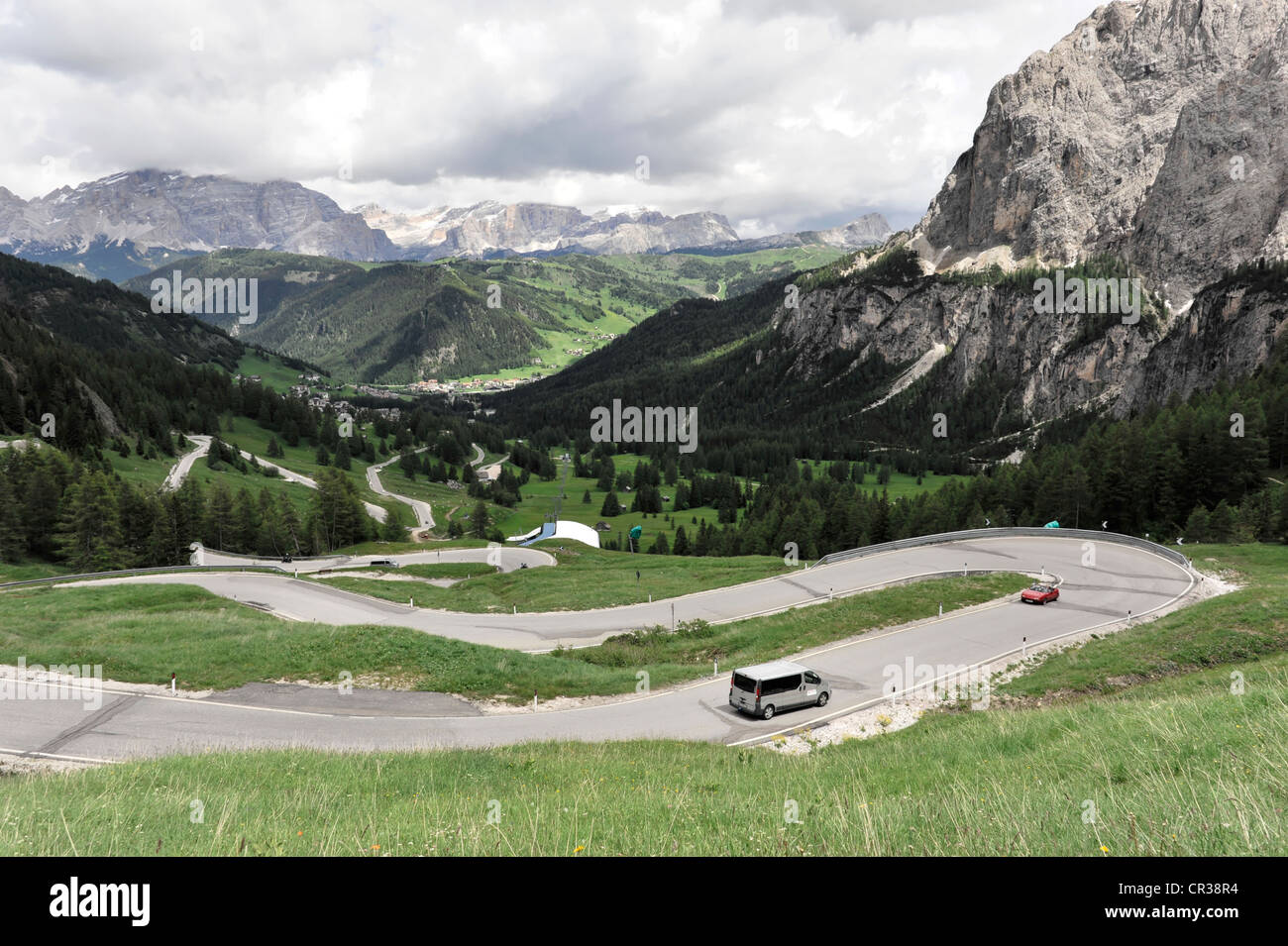 Panoramablick in Richtung Osten, Passo Gardena auf 2121m Höhe, Corvara Tal, Val Gardena, Dolomiten, Südtirol, Italien Stockfoto