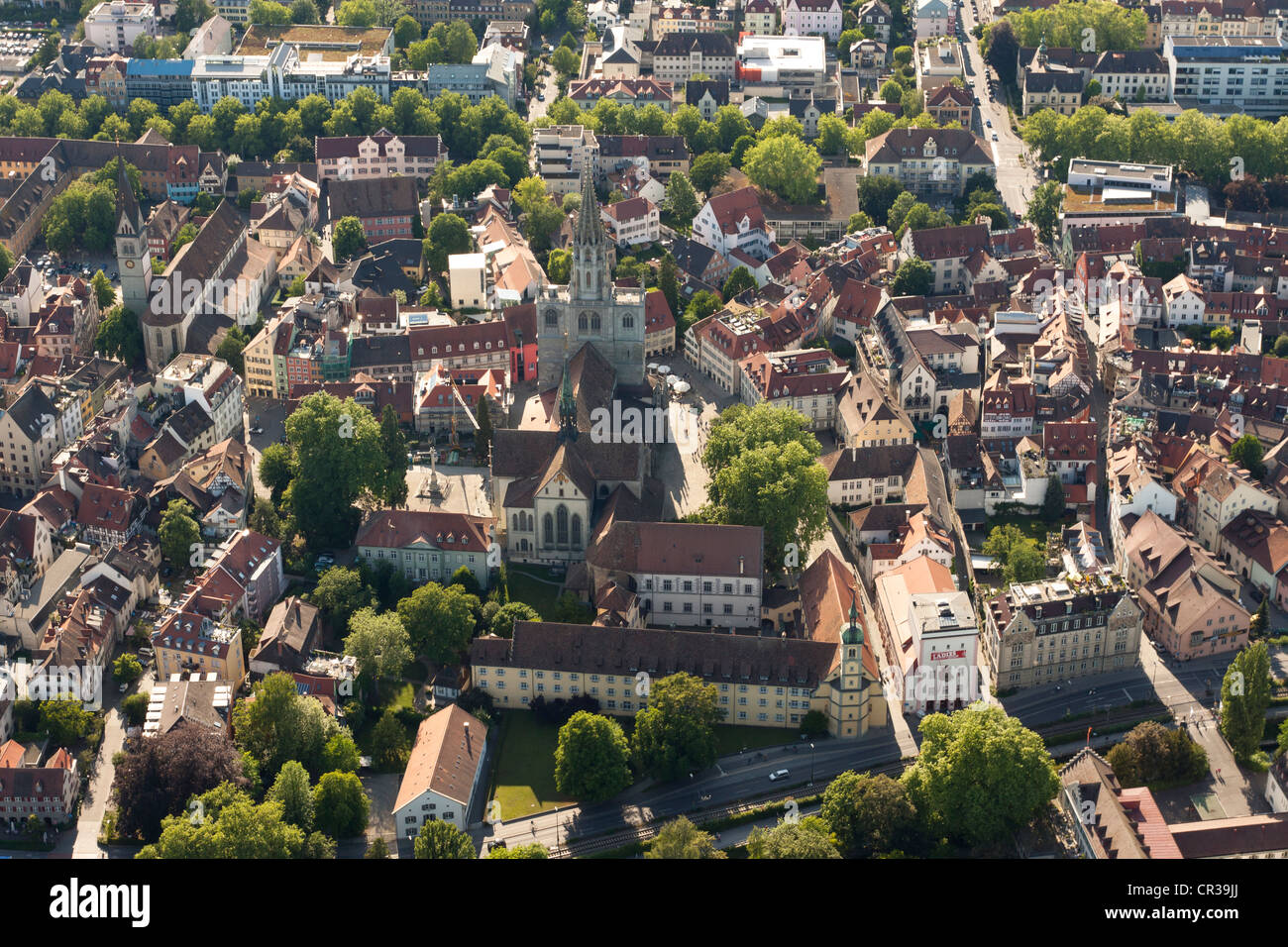 Luftbild der Altstadt von Konstanz mit der Kathedrale von unserer