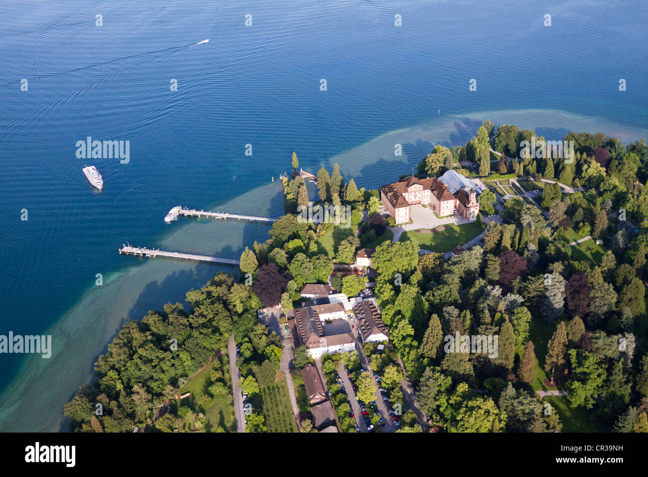 Luftaufnahme, Blumen Insel Mainau mit seinem Schloss und dem Pier, Bodensee, Bezirk Konstanz, Baden-Württemberg Stockfoto