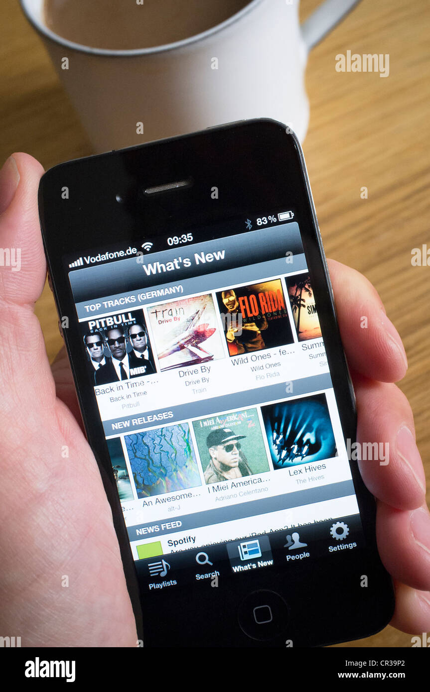 Blick auf Spotify digitale Musik-Streaming-Homepage auf einem iPhone-smartphone Stockfoto