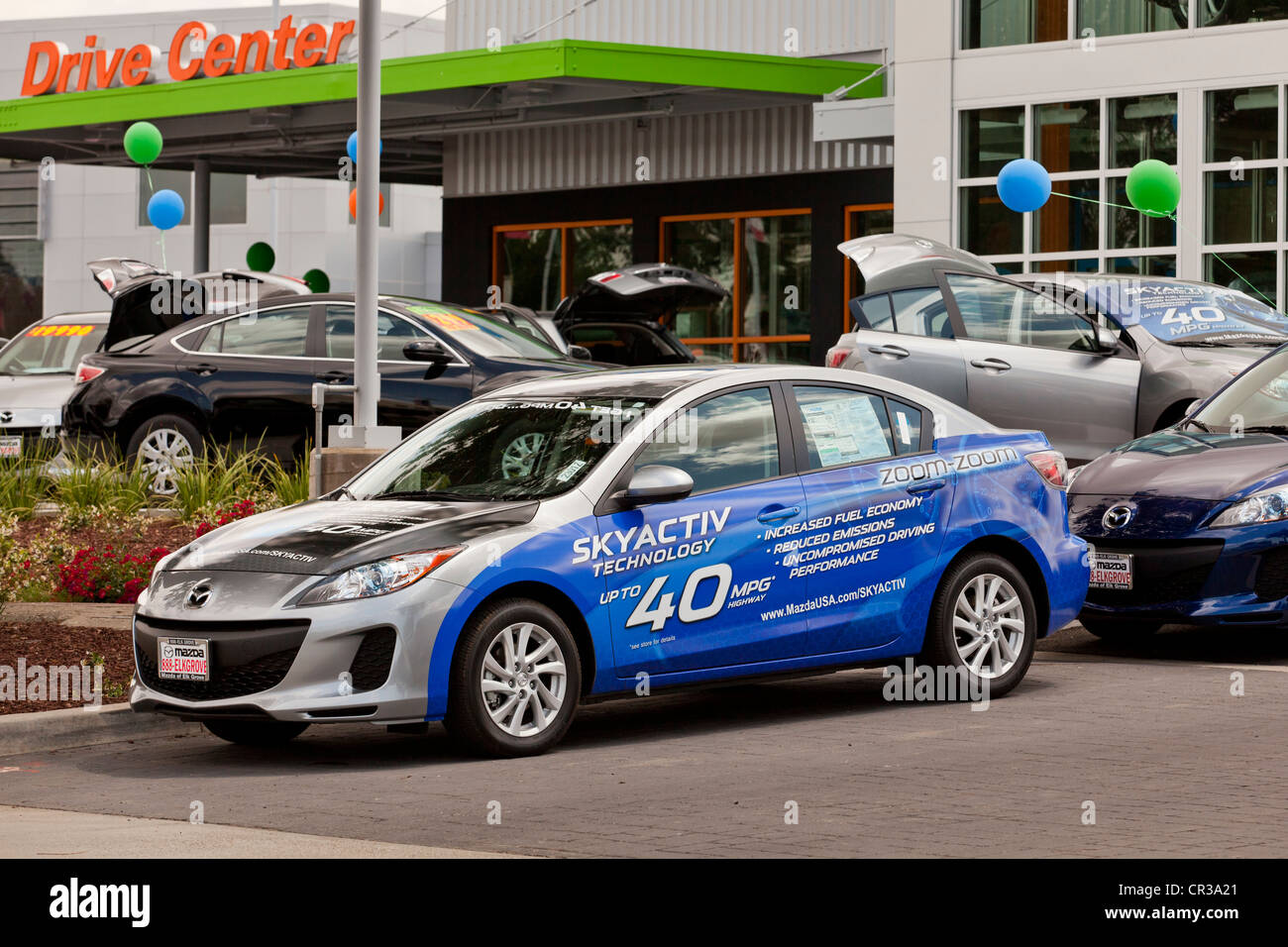 Mazda Skyactiv Technologie Werbung auf Auto Stockfoto