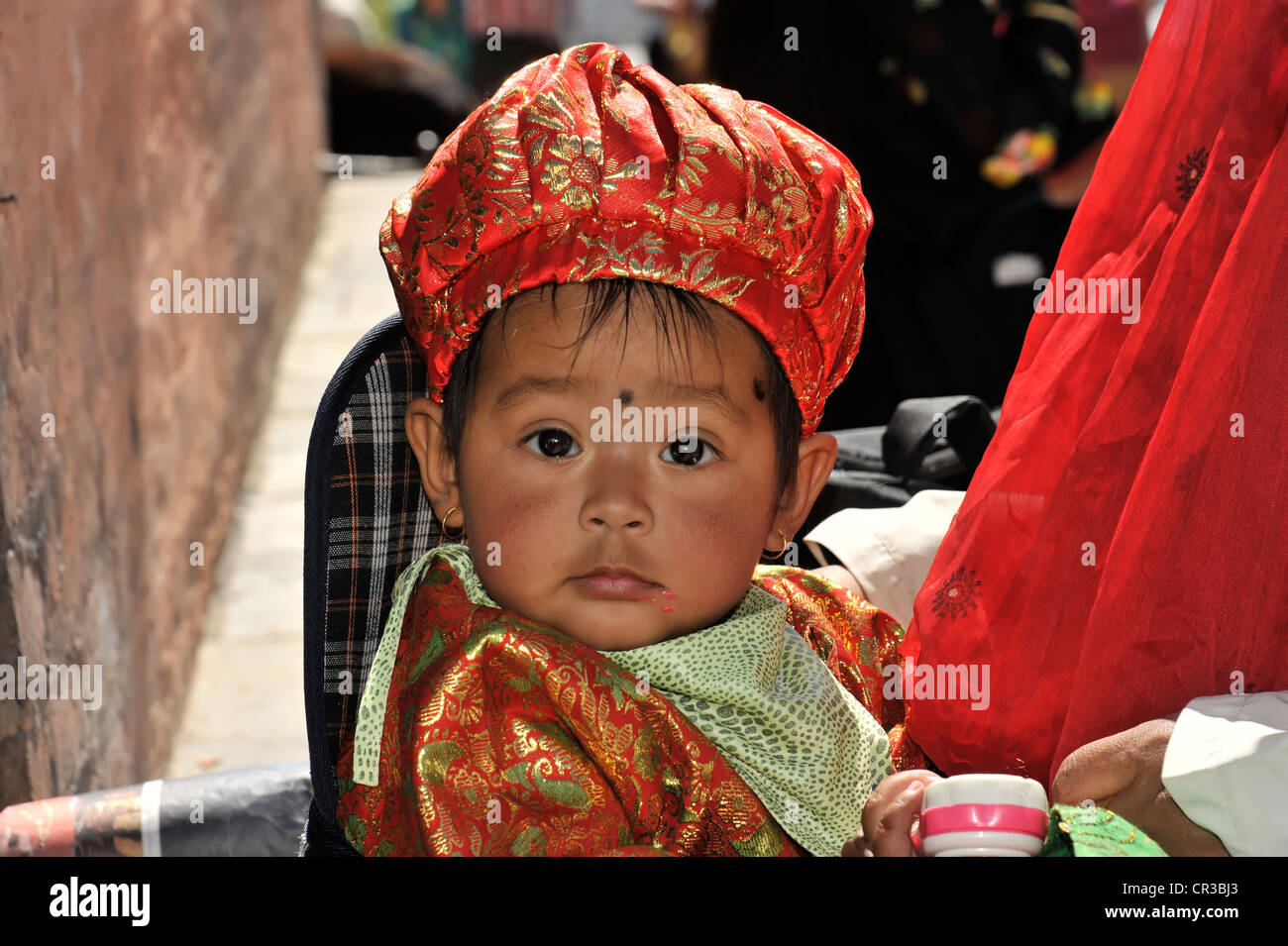Kleinen nepalesischen jungen in Tracht, Porträt, Kathmandu, Nepal, Asien Stockfoto
