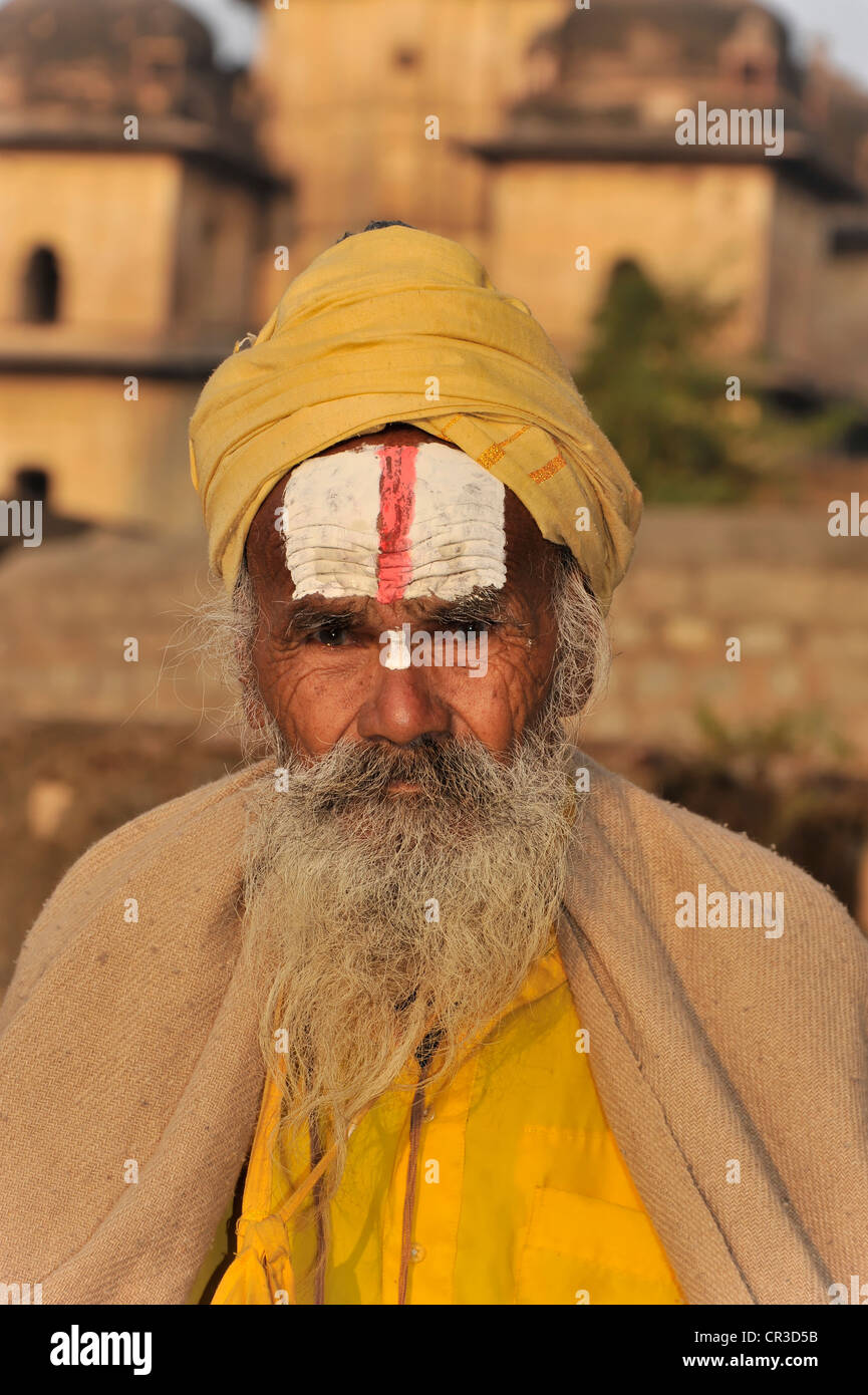 Sadhu oder heiliger Mann, Orchha, Madhya Pradesh, Nordindien, Indien, Asien Stockfoto