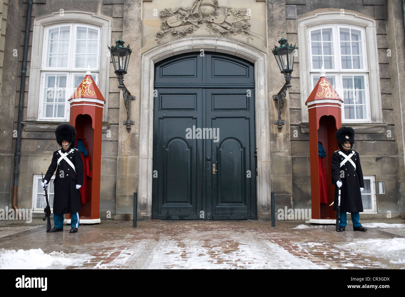 Wachablösung am Schloss Amalienborg, Kopenhagen, Dänemark, Europa Stockfoto