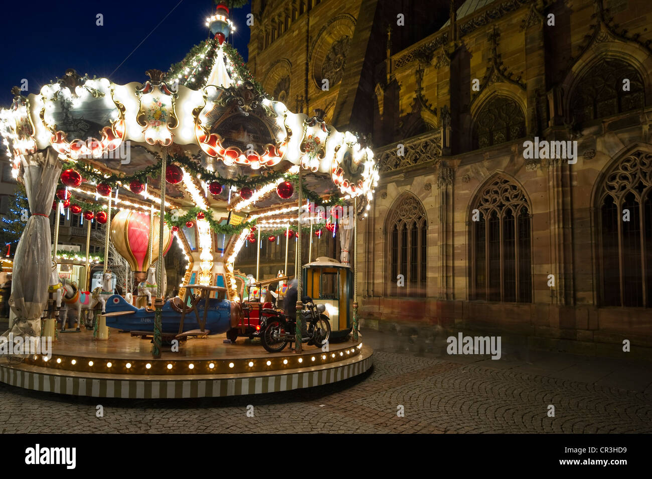 Karussell, Weihnachtsmarkt in Straßburg, Elsass, Frankreich, Europa Stockfoto