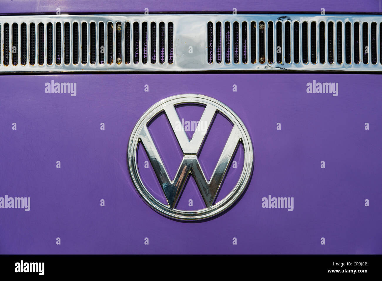 VW Volkswagen Camper van front-End mit Chrom-Abzeichen Stockfoto