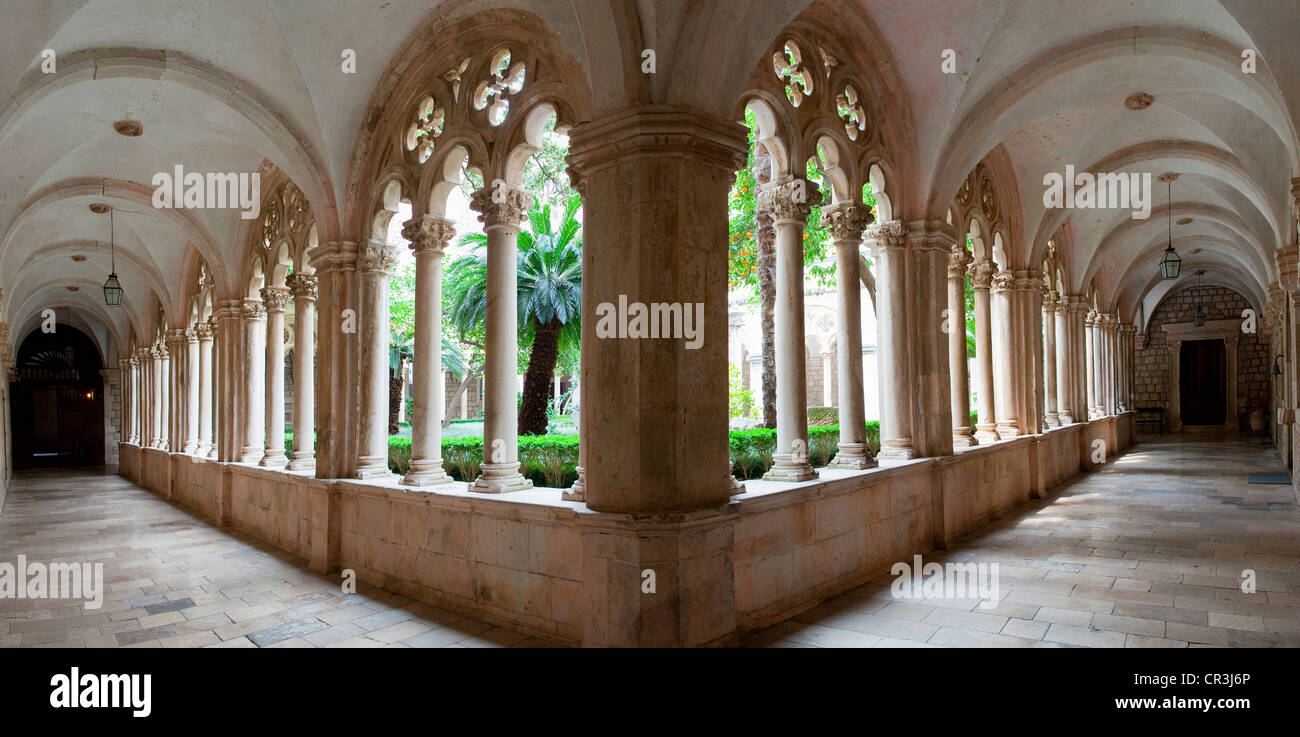 Kroatien, Dalmatien, dalmatinische Küste, Dubrovnik Altstadt UNESCO-Weltkulturerbe, Kreuzgang des Dominikanerklosters Stockfoto