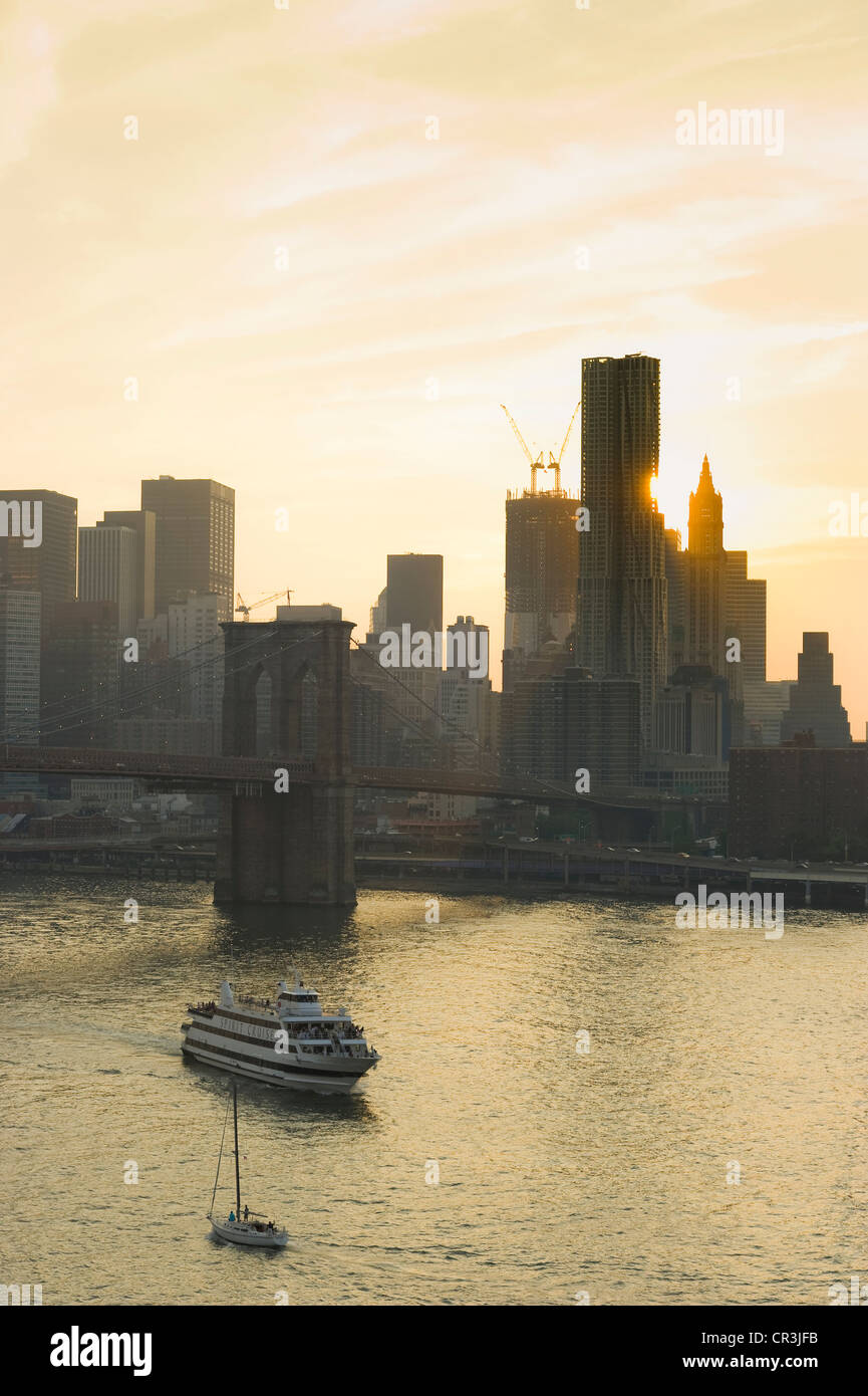 Downtown Manhattan wie gesehen von der Manhattan Bridge, New York, USA Stockfoto