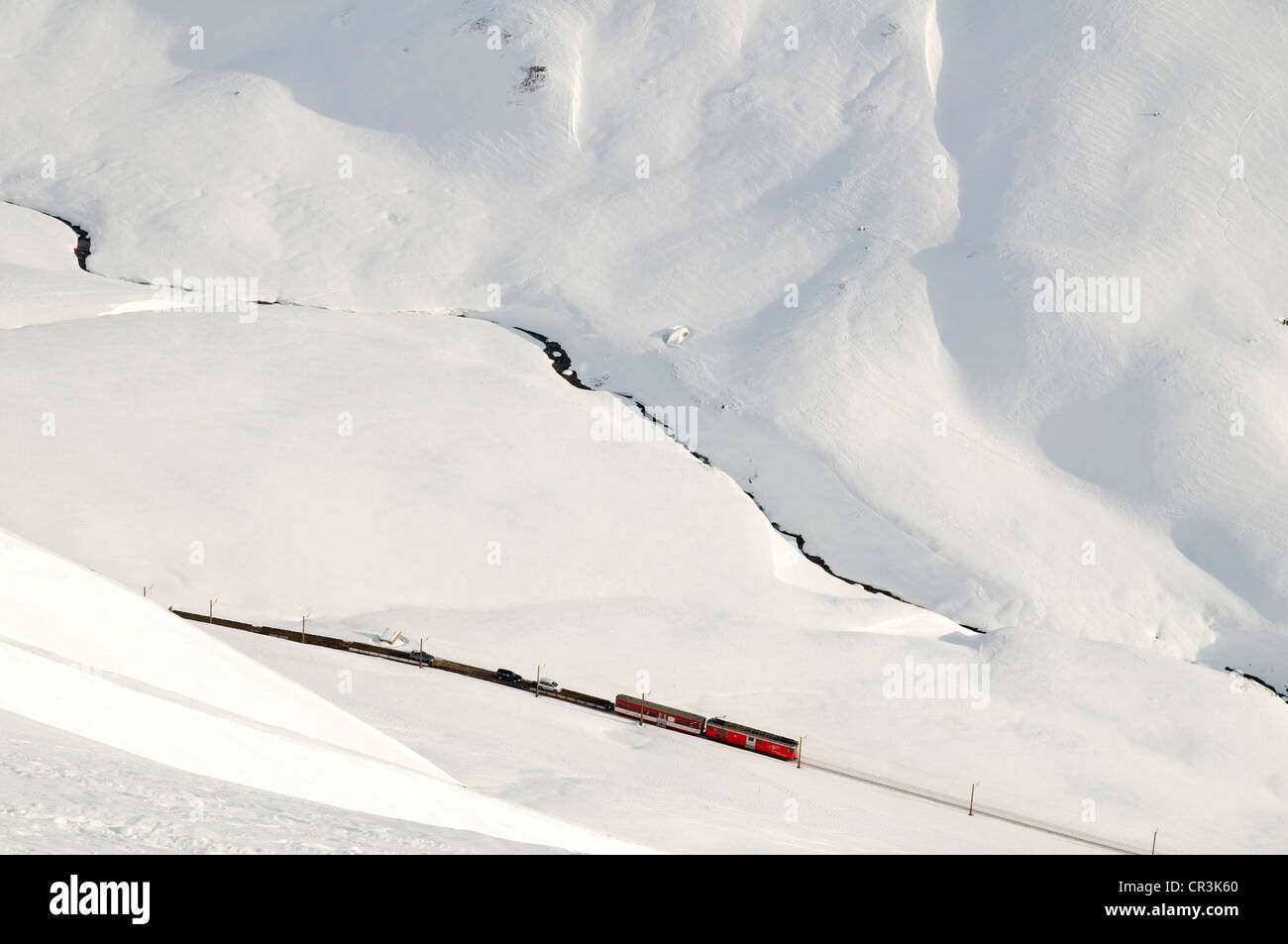 Glacier Express, Oberalppass, Schnee, Andermatt, Kanton Uri, Schweiz, Europa Stockfoto