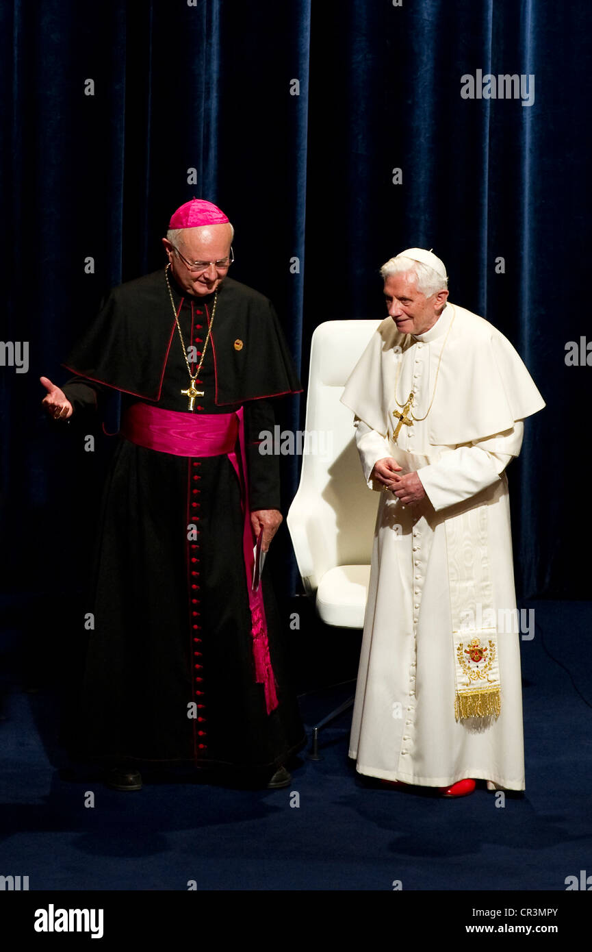 Besuch von Papst Benedict XVI am 25. September 2011, Rede im Konzerthaus Freiburg, zusammen mit Robert Zollitsch, die Stockfoto