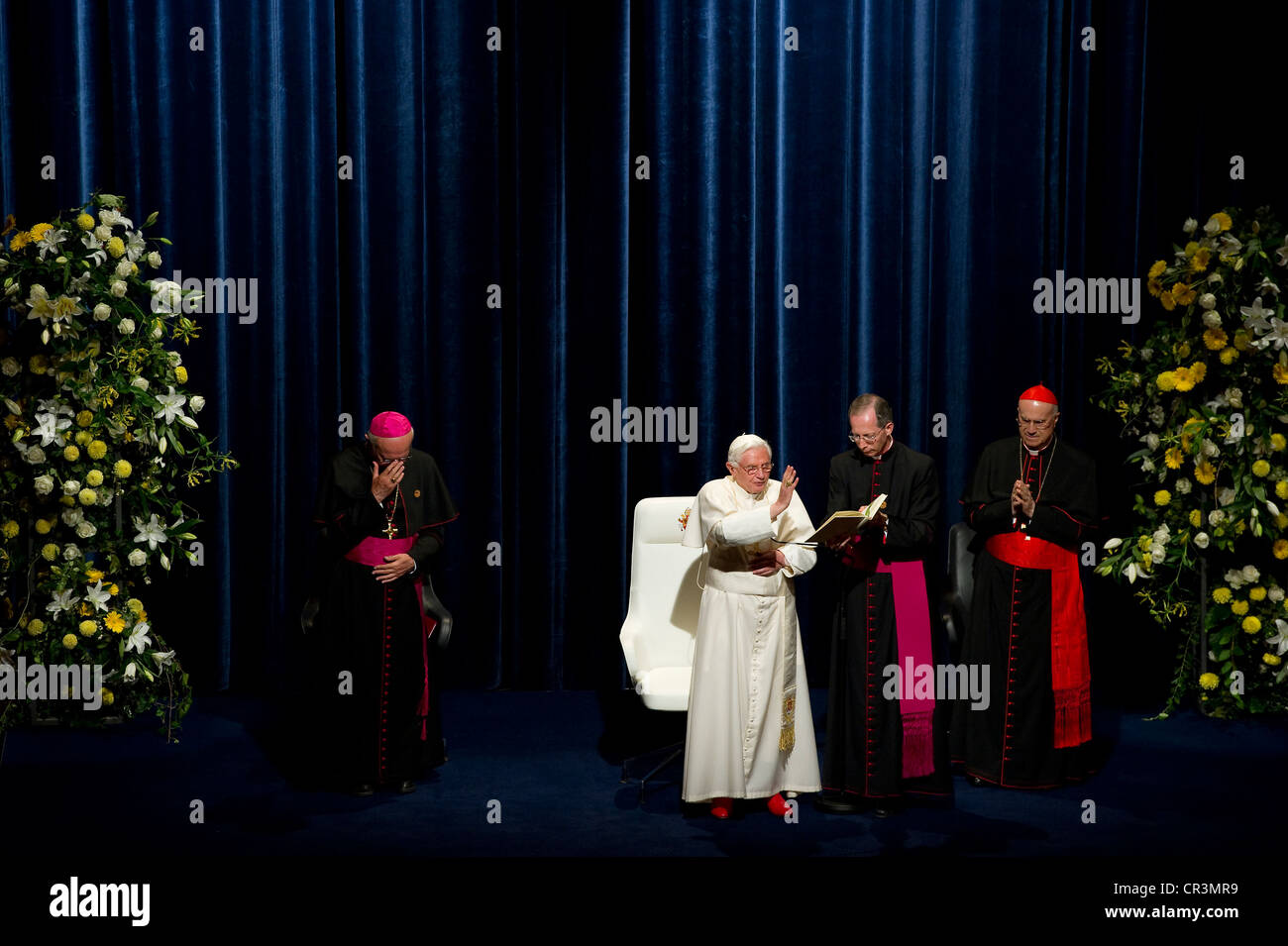 Besuch von Papst Benedict XVI am 25. September 2011, Rede im Konzerthaus Freiburg, zusammen mit Robert Zollitsch, die Stockfoto