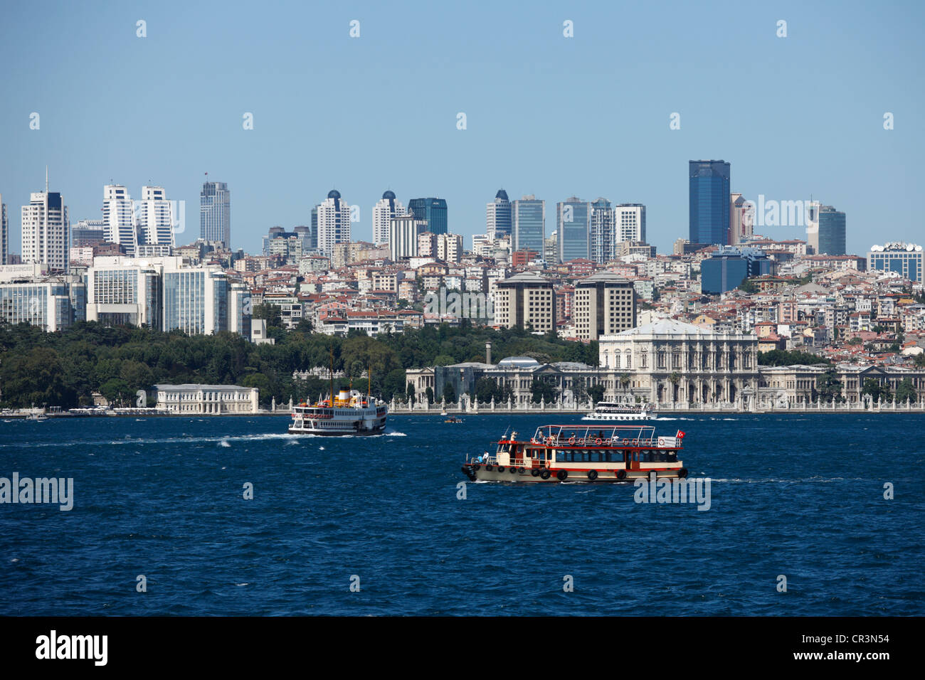 Türkei, Istanbul, Besiktas District, Dolmabahce Palast (Dolmabahce Sarayi) am Rande des Bosporus, gebaut von Sultan Stockfoto