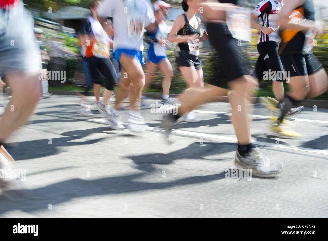 Marathonläufer, Bewegungsunschärfe, Freiburg Marathon, 3. April 2011, Freiburg Im Breisgau, Baden-Württemberg, Deutschland, Europa Stockfoto