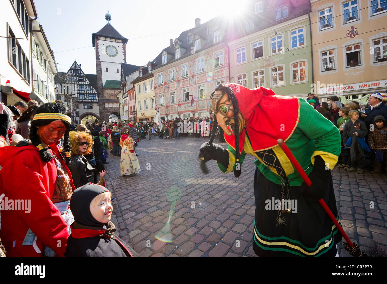 Rosenmontag Umzug vor Kajo Tor, Freiburg Im Breisgau, Baden-Württemberg, Deutschland, Europa Stockfoto