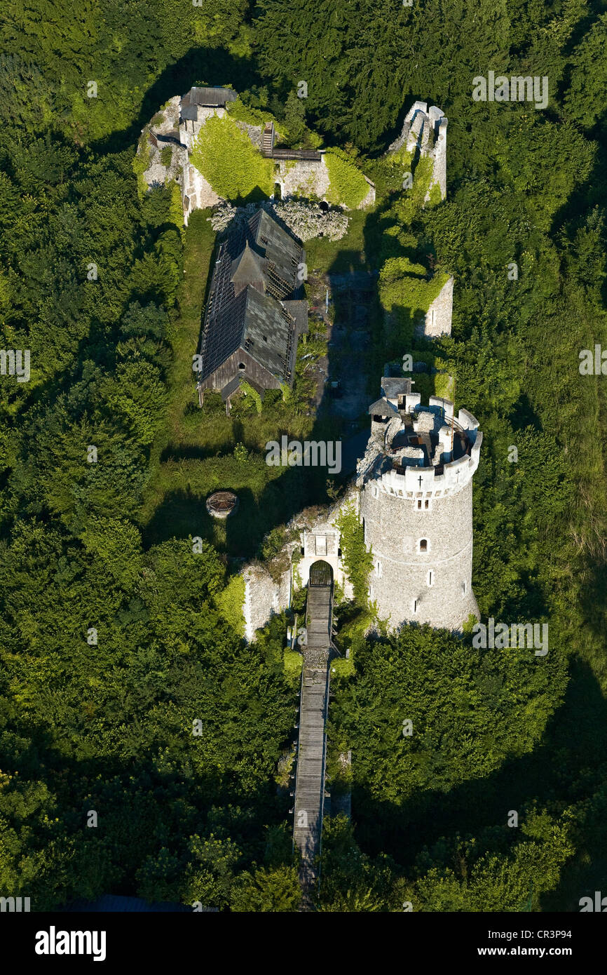 Frankreich, Seine-Maritime, Moulineaux, Burg von Robert le Diable entlang der Autobahn A13 (Luftbild) Stockfoto