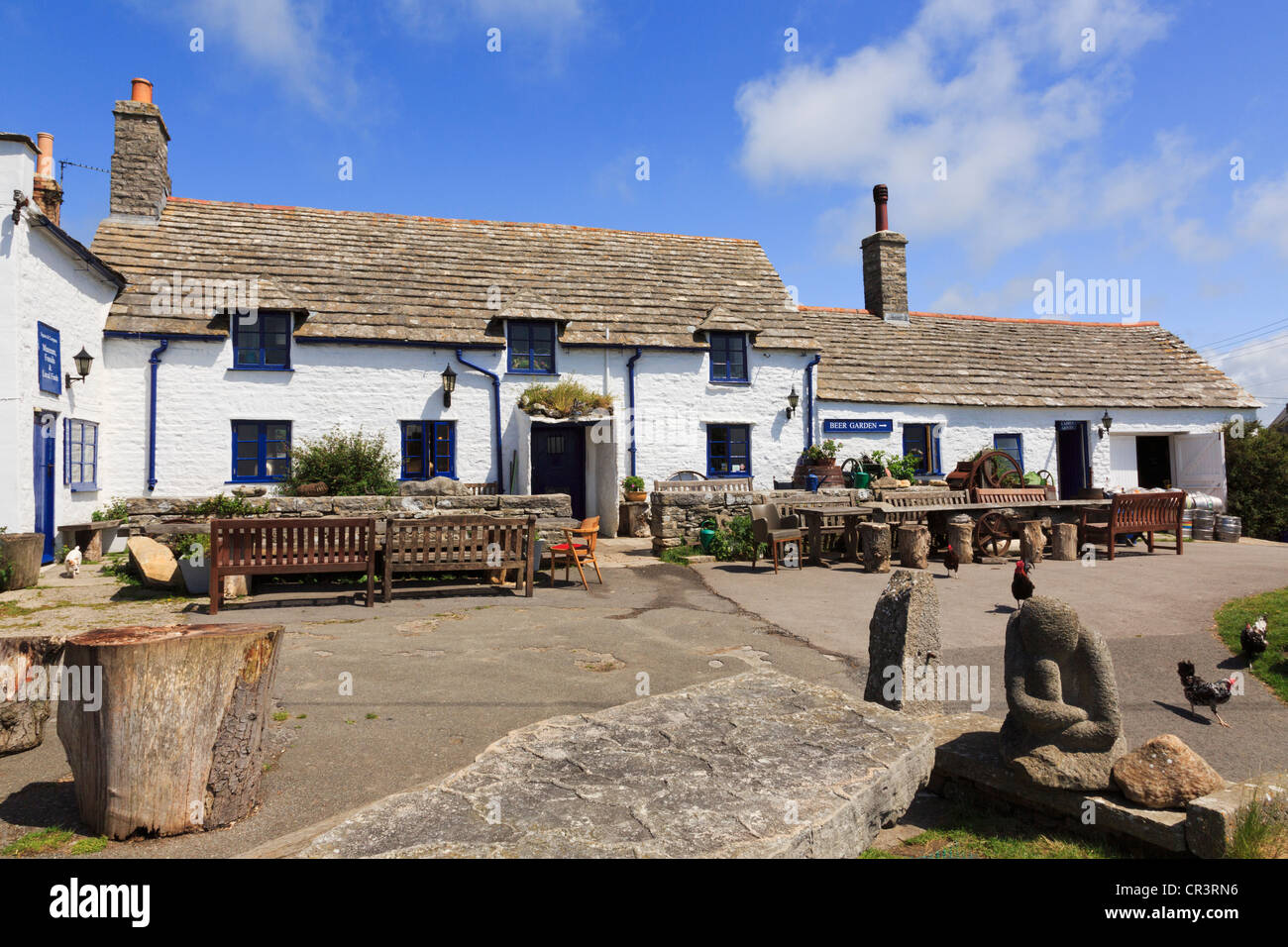 Traditionellen alten Platz und Kompass Land Pub Äußeres in einem Purbeck Dorf der Wert Matravers Purbeck Dorset England UK Großbritannien Stockfoto