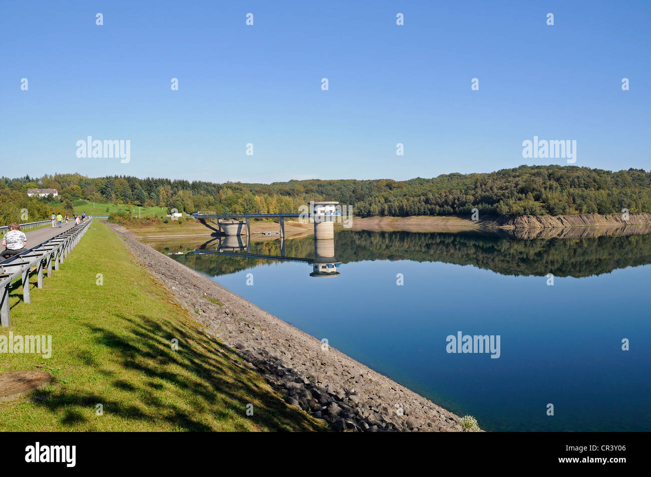 Grosse Dhuenntalsperre dam, Trinkwasserbehälter, Wermelskirchen, Remscheid, Bergisch Land/Region, North Rhine-Westphalia Stockfoto