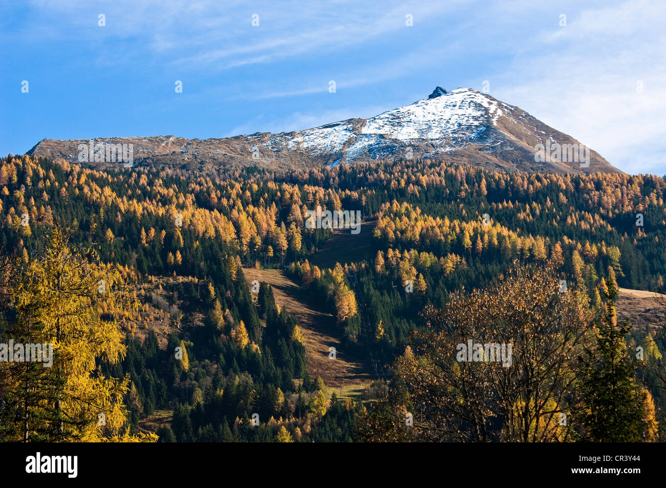 Österreich, Salzburger Land, Bad Hofgastein, Alm und Skipiste im Herbst im Gasteiner Ach Tal Stockfoto