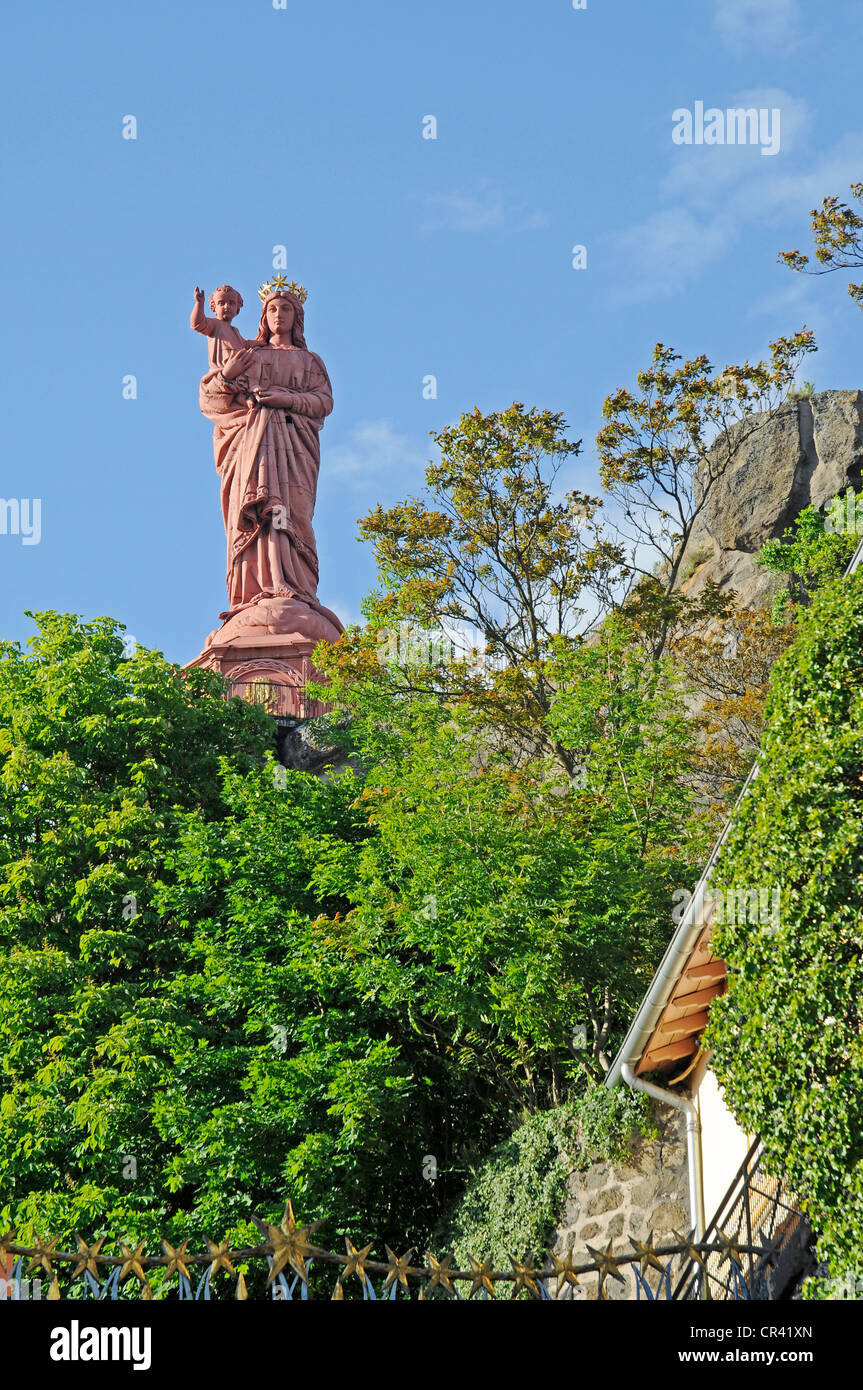 Statue der Maria, Notre Dame De La France auf dem Rocher Corneille, Le Puy-En-Velay, Departement Haute-Loire, Auvergne, Frankreich Stockfoto