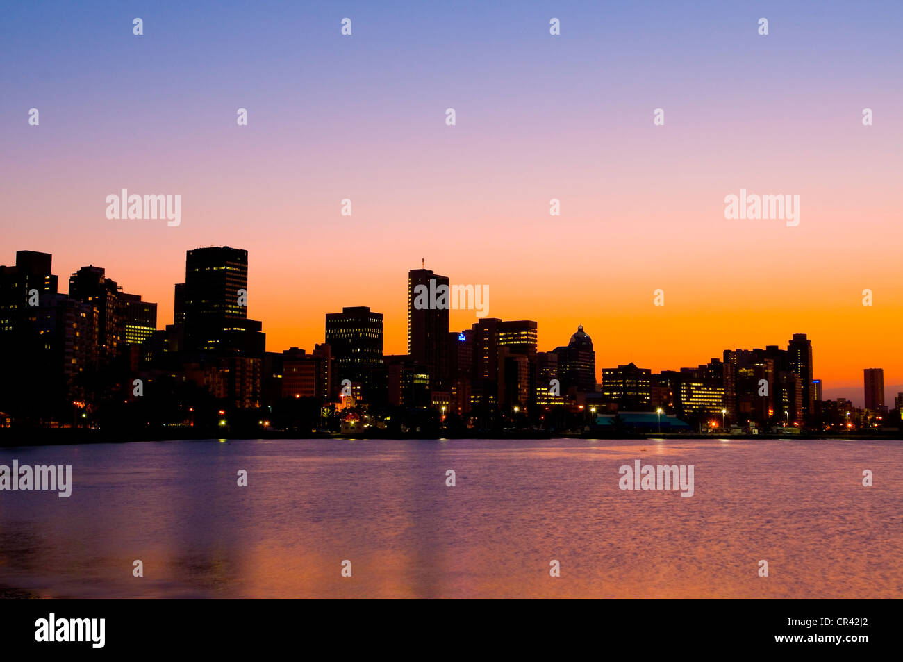 Skyline von Durban in der Morgendämmerung, Küste, Durban, KwaZulu-Natal, Südafrika, Afrika Stockfoto
