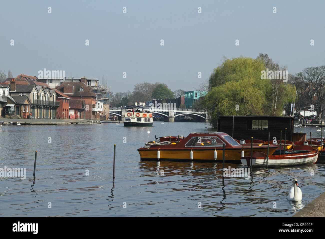 Themse bei Windsor, Berkshire, England = Blick auf Windsor Bridge. Stockfoto