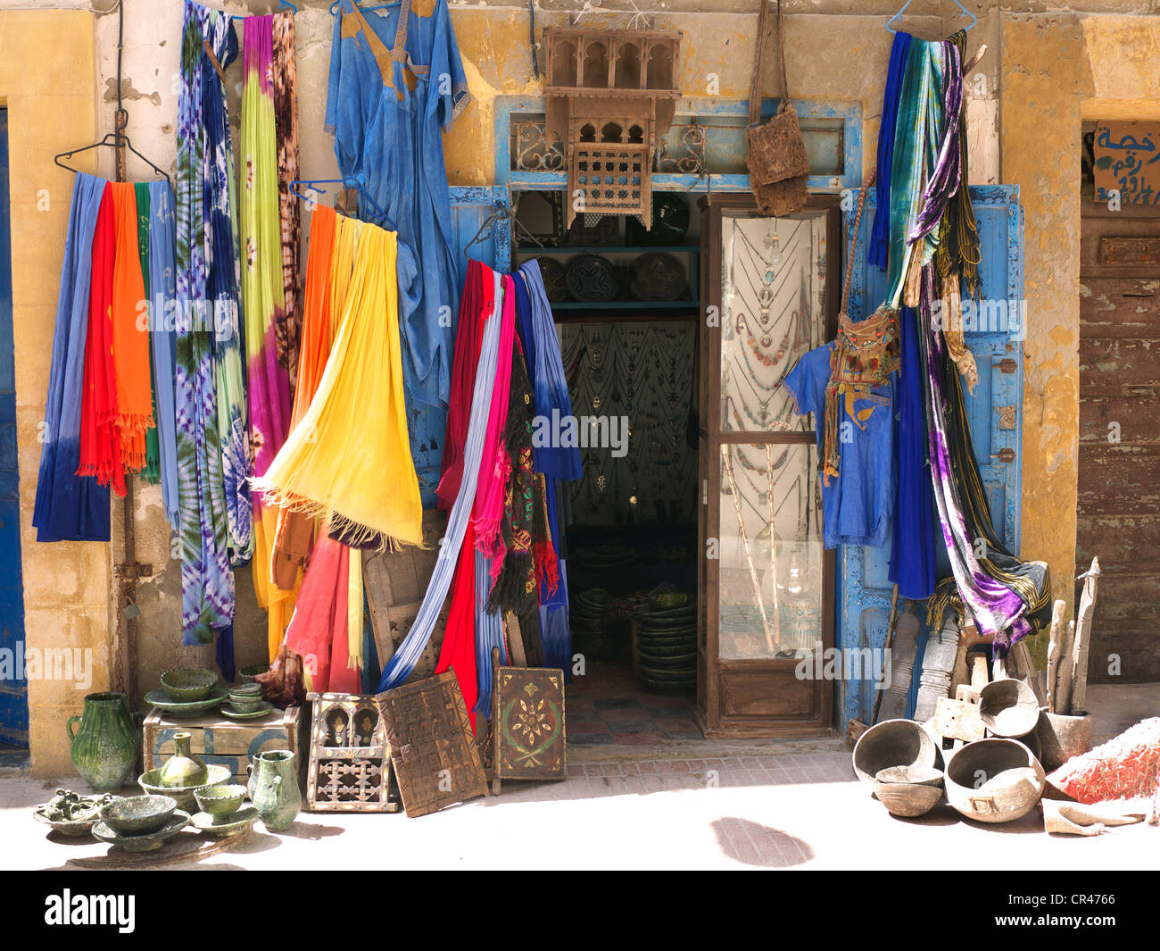 Typisches Souvenir-Shops in den Souks von Essaouira, Marokko, Nordafrika, Afrika Stockfoto