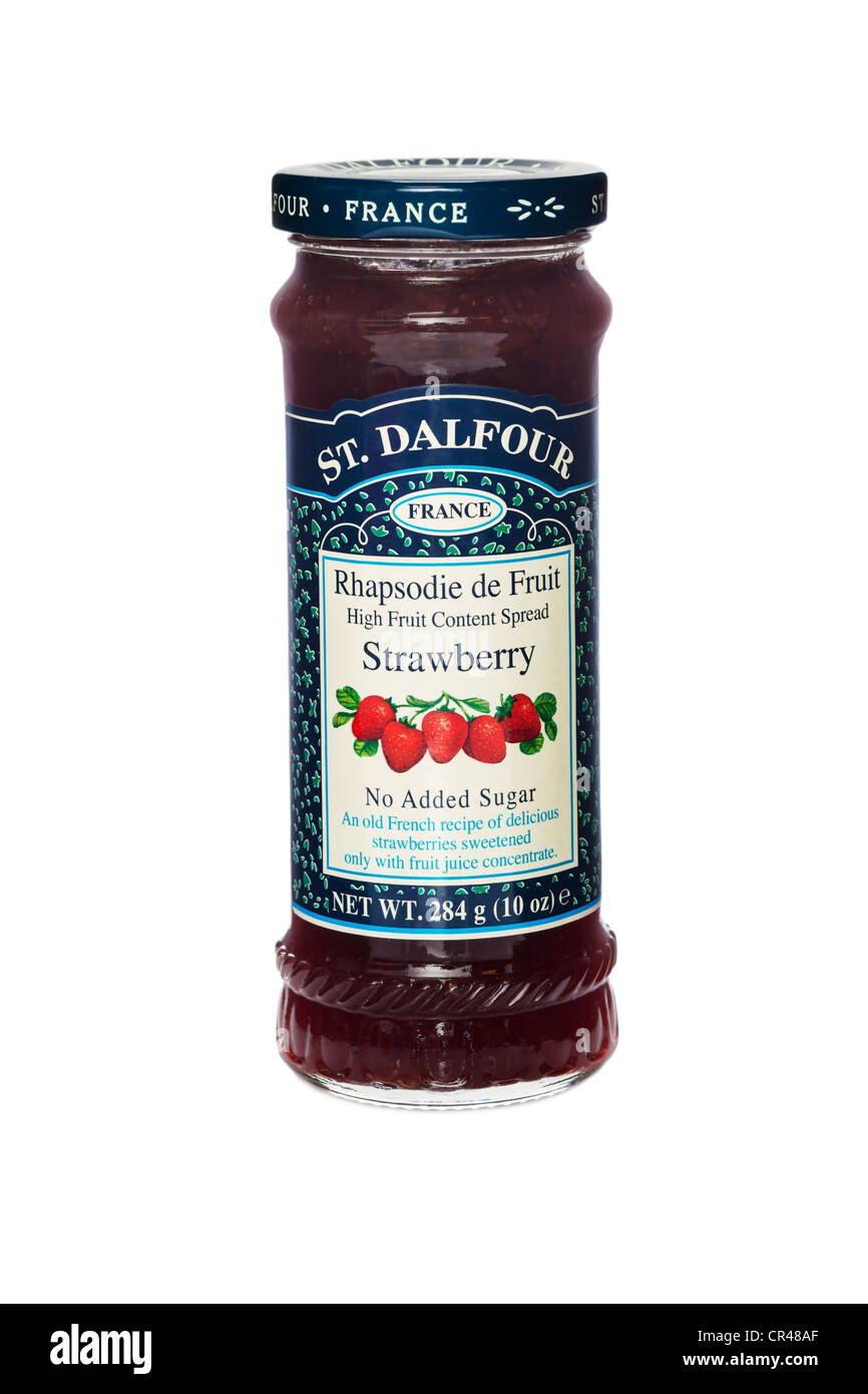 St. Dalfour Strawberry Jam isoliert auf weißem Glas. Stockfoto