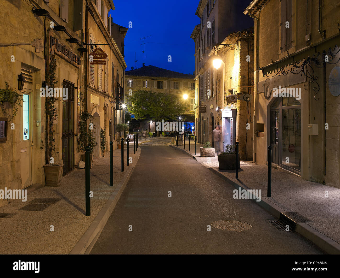 Nächtlich beleuchteten Straßen des Dorfes Lourmarin, Provence-Alpes-Côte d ' Azur, Frankreich, Europa Stockfoto