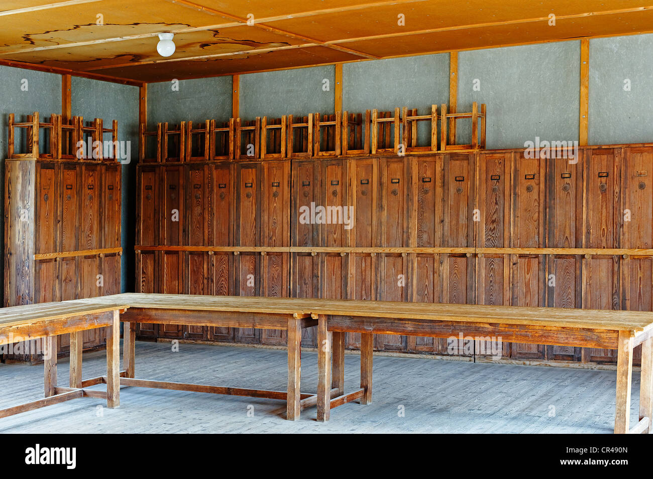 Wohnzimmer mit Schließfach Schränke für Gefangene, KZ Dachau, Upper Bavaria, Bayern, Deutschland, Europa Stockfoto
